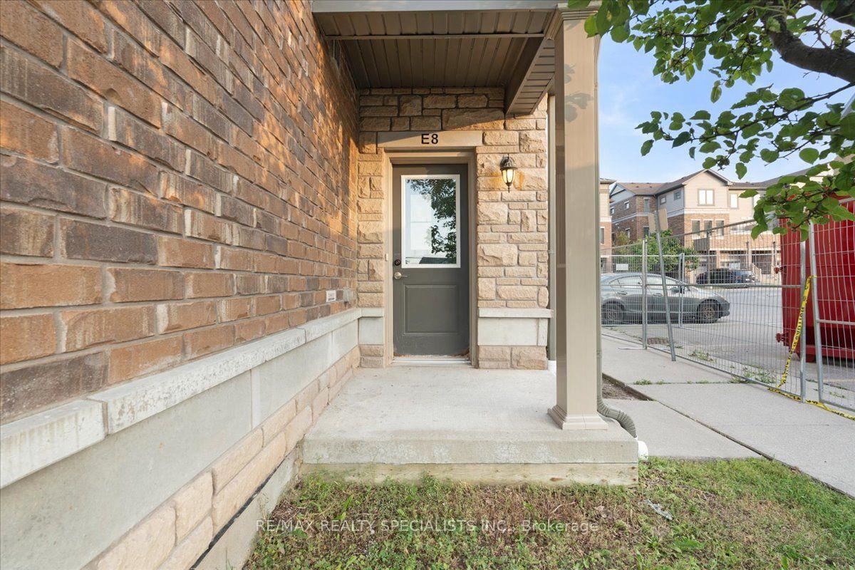 Photo 3 of Unit E8, 70 Willowrun Drive, Kitchener, Idlewood/Lackner Woods — HOMEH