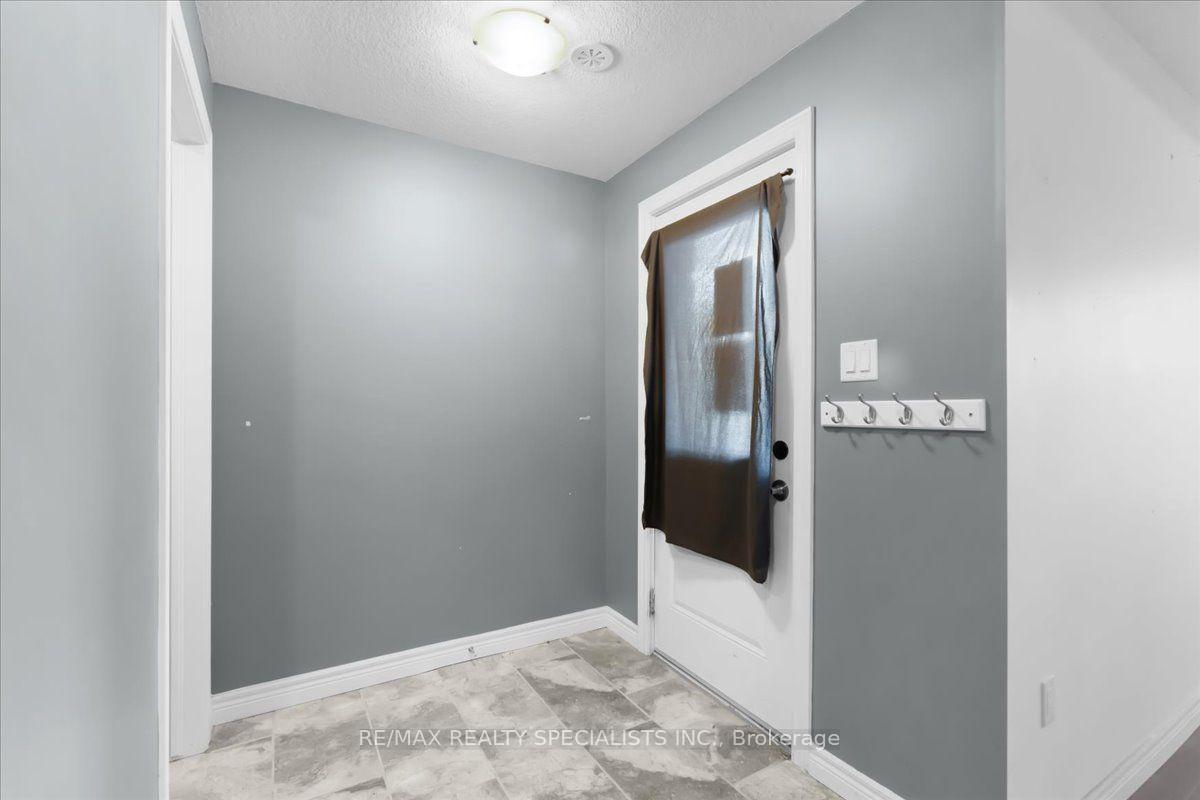 Photo 4 of Unit E8, 70 Willowrun Drive, Kitchener, Idlewood/Lackner Woods — HOMEH