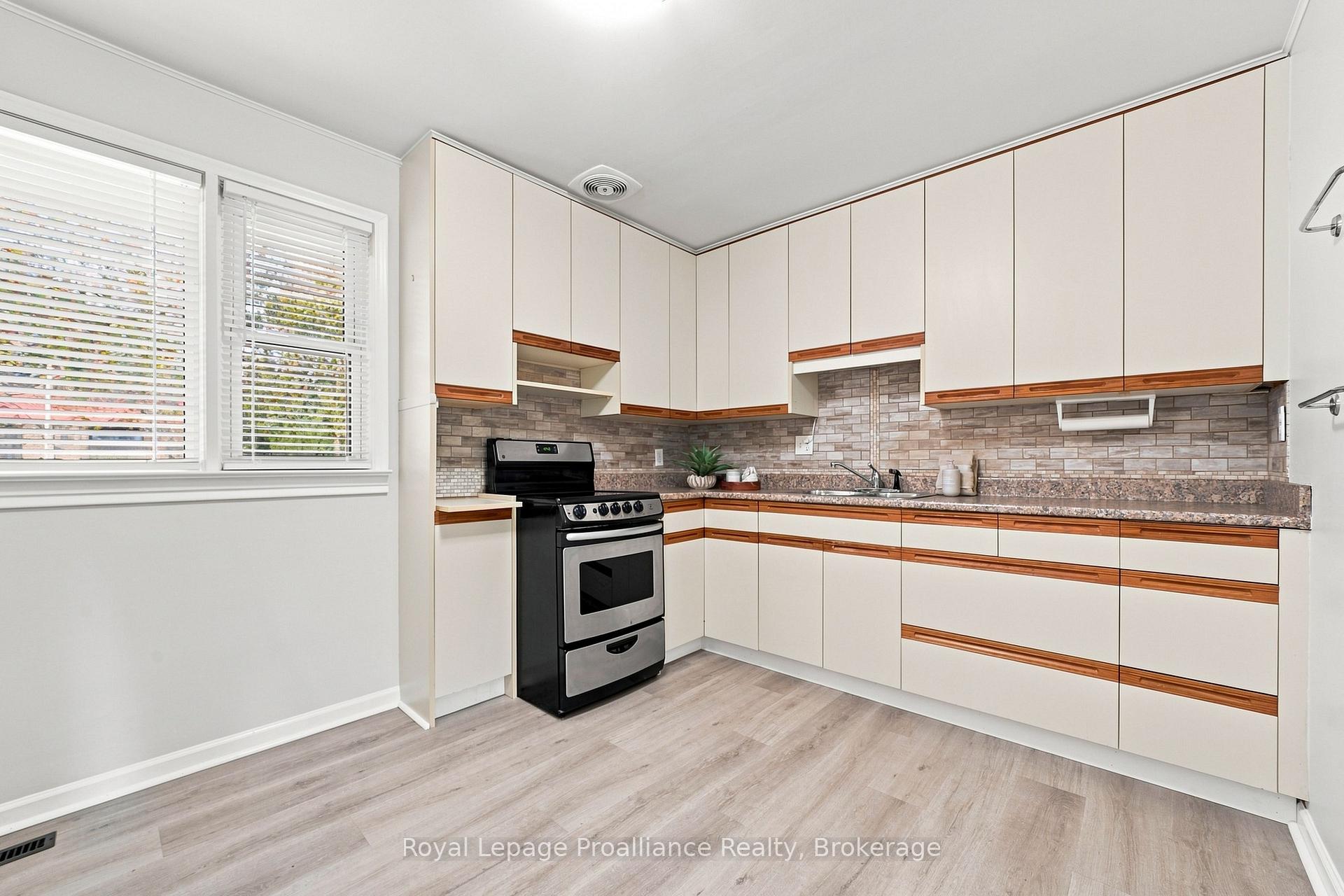 Photo 24 of 15 Elvins Gardens, Belleville, Belleville Ward — HOMEH
