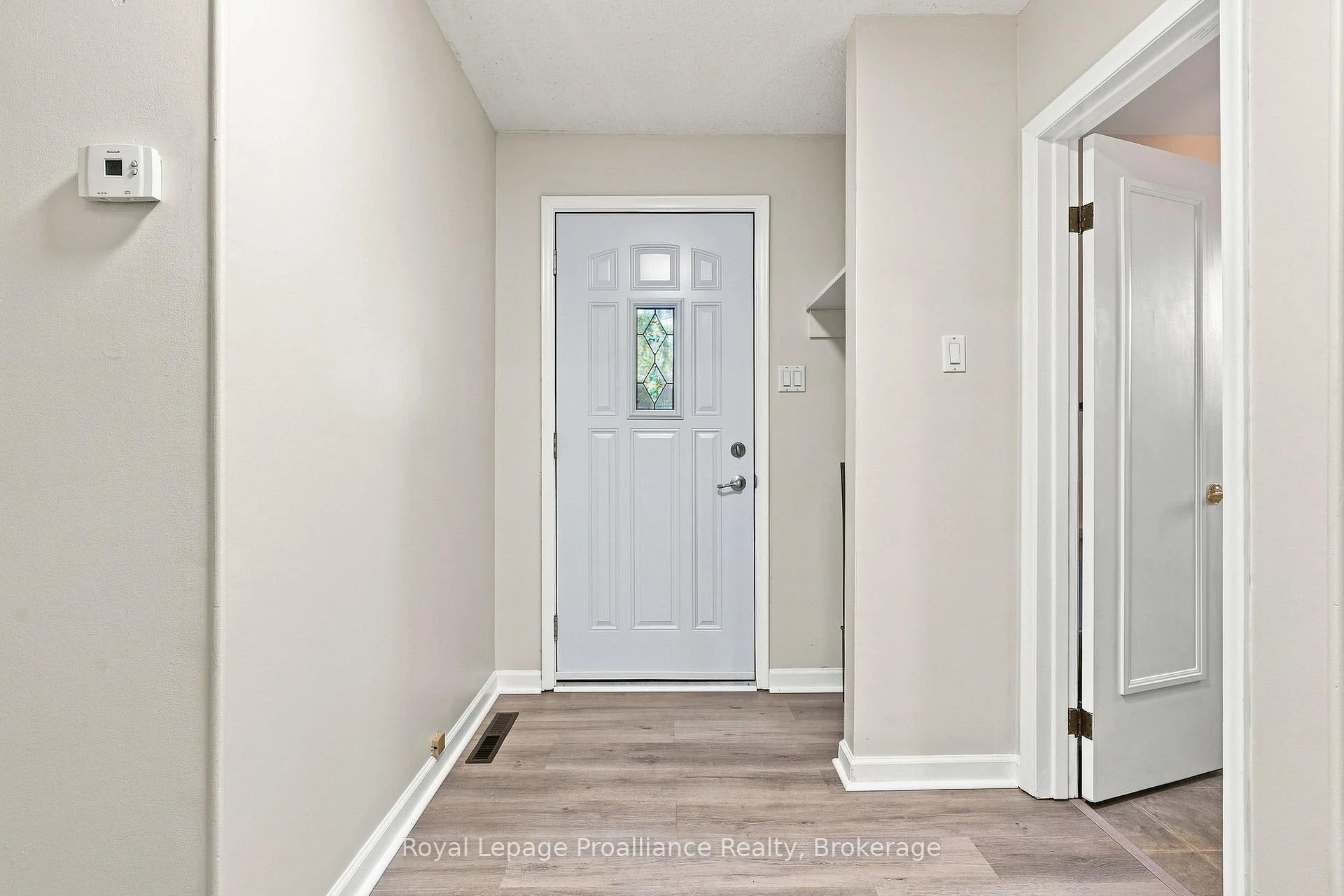 Photo 4 of 15 Elvins Gardens, Belleville, Belleville Ward — HOMEH