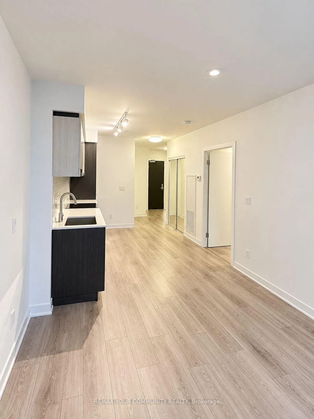 Photo 8 of Unit 404, 159 Wellesley Street E, Toronto, Cabbagetown-South St. James Town — HOMEH