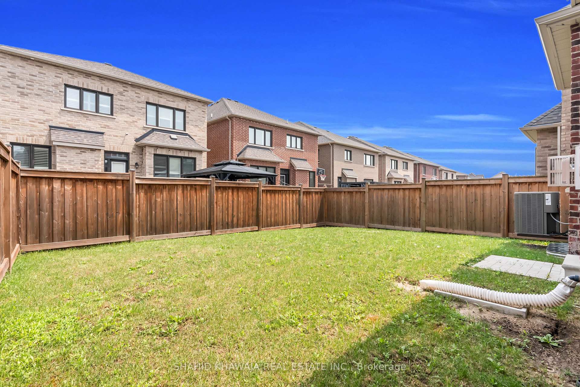Photo 37 of 1221 Raspberry Terrace, Milton, Ford — HOMEH