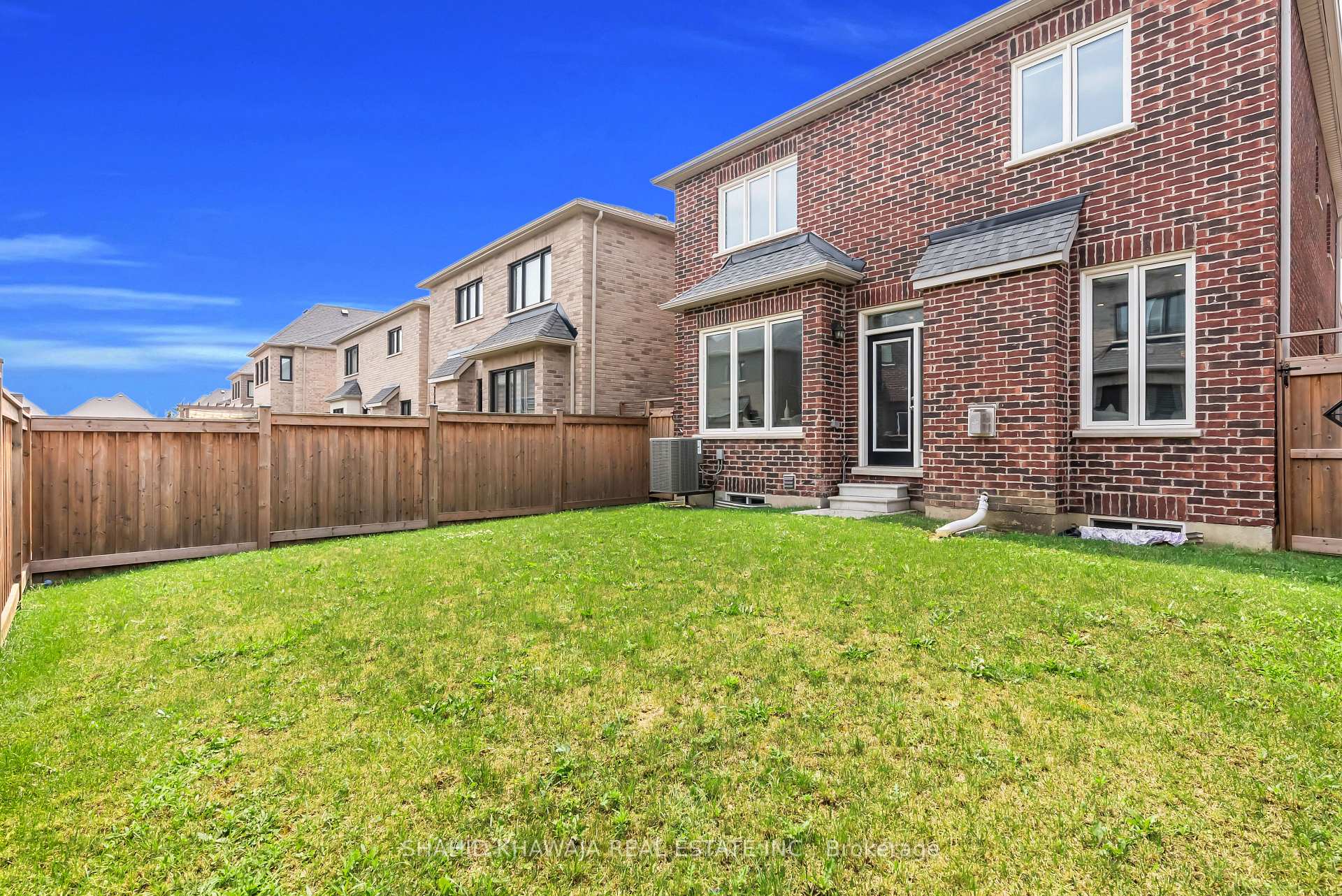Photo 38 of 1221 Raspberry Terrace, Milton, Ford — HOMEH