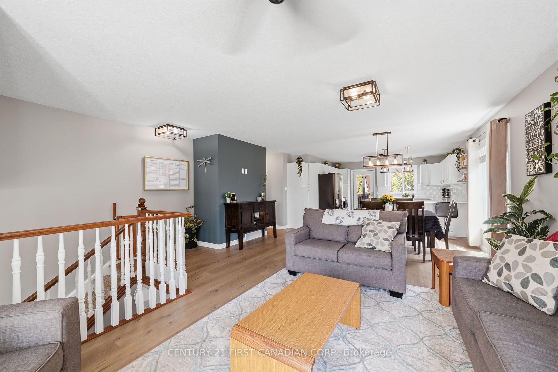 Photo 11 of 102 Watson Street, Lucan Biddulph, Lucan — HOMEH