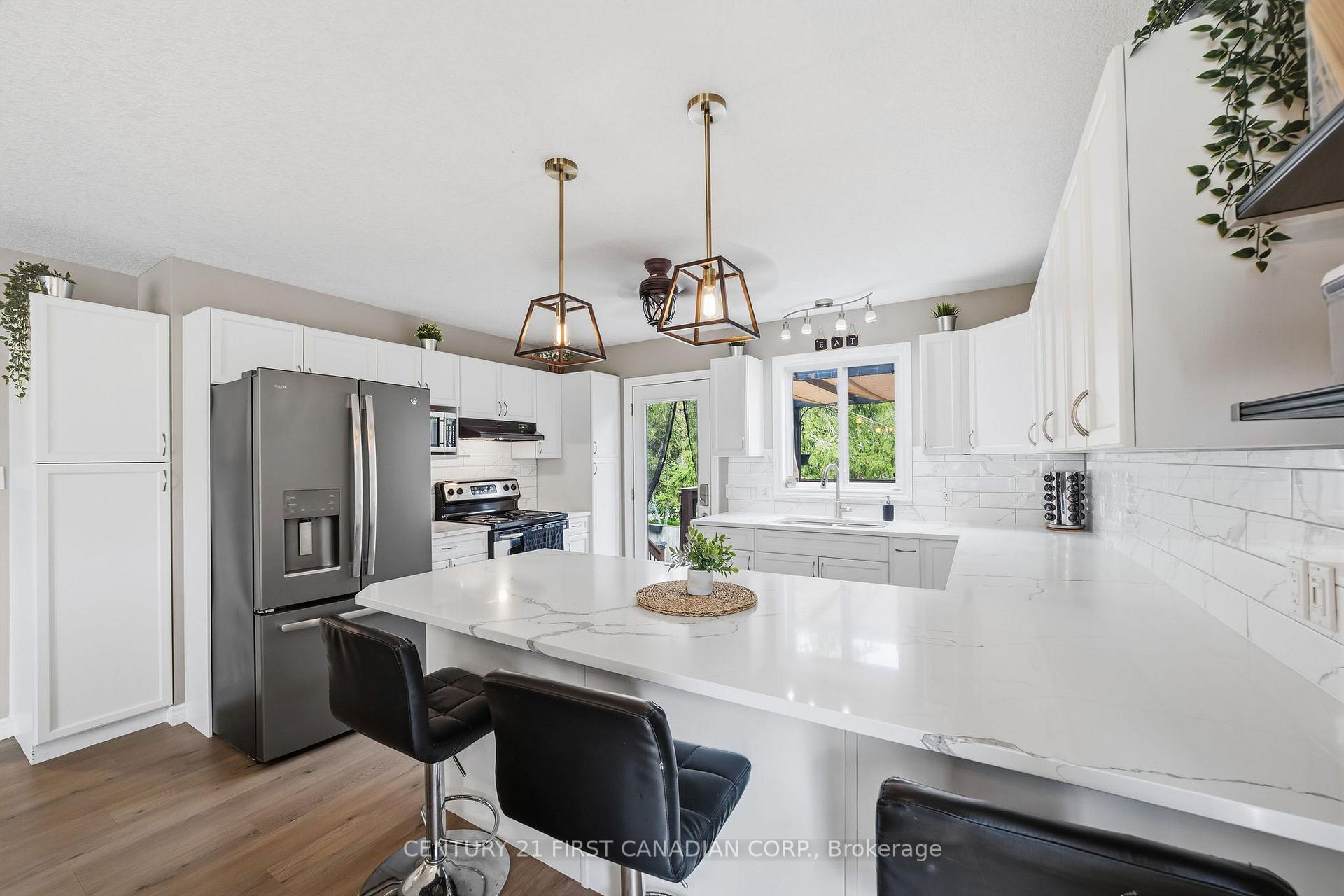 Photo 15 of 102 Watson Street, Lucan Biddulph, Lucan — HOMEH