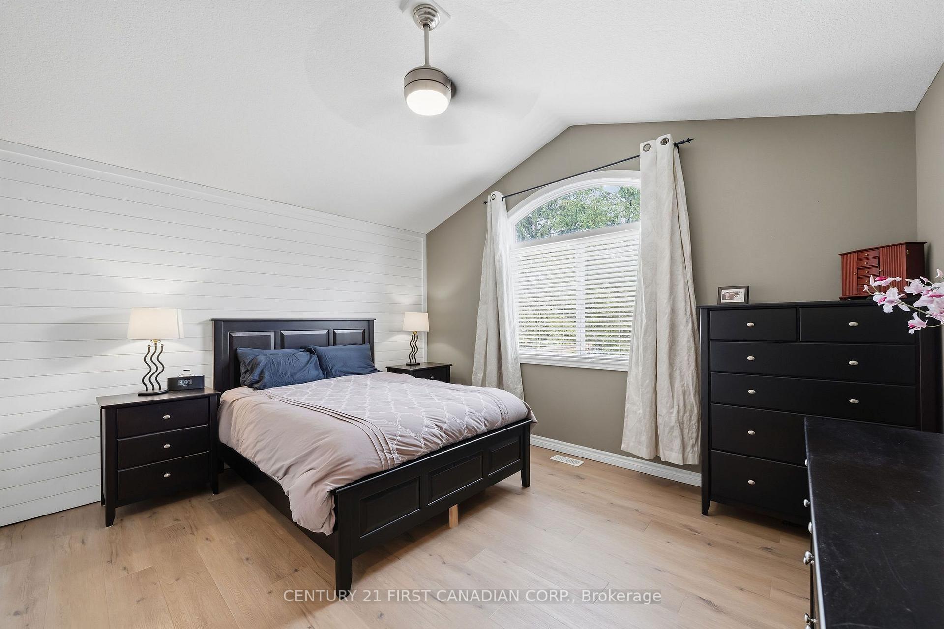 Photo 20 of 102 Watson Street, Lucan Biddulph, Lucan — HOMEH