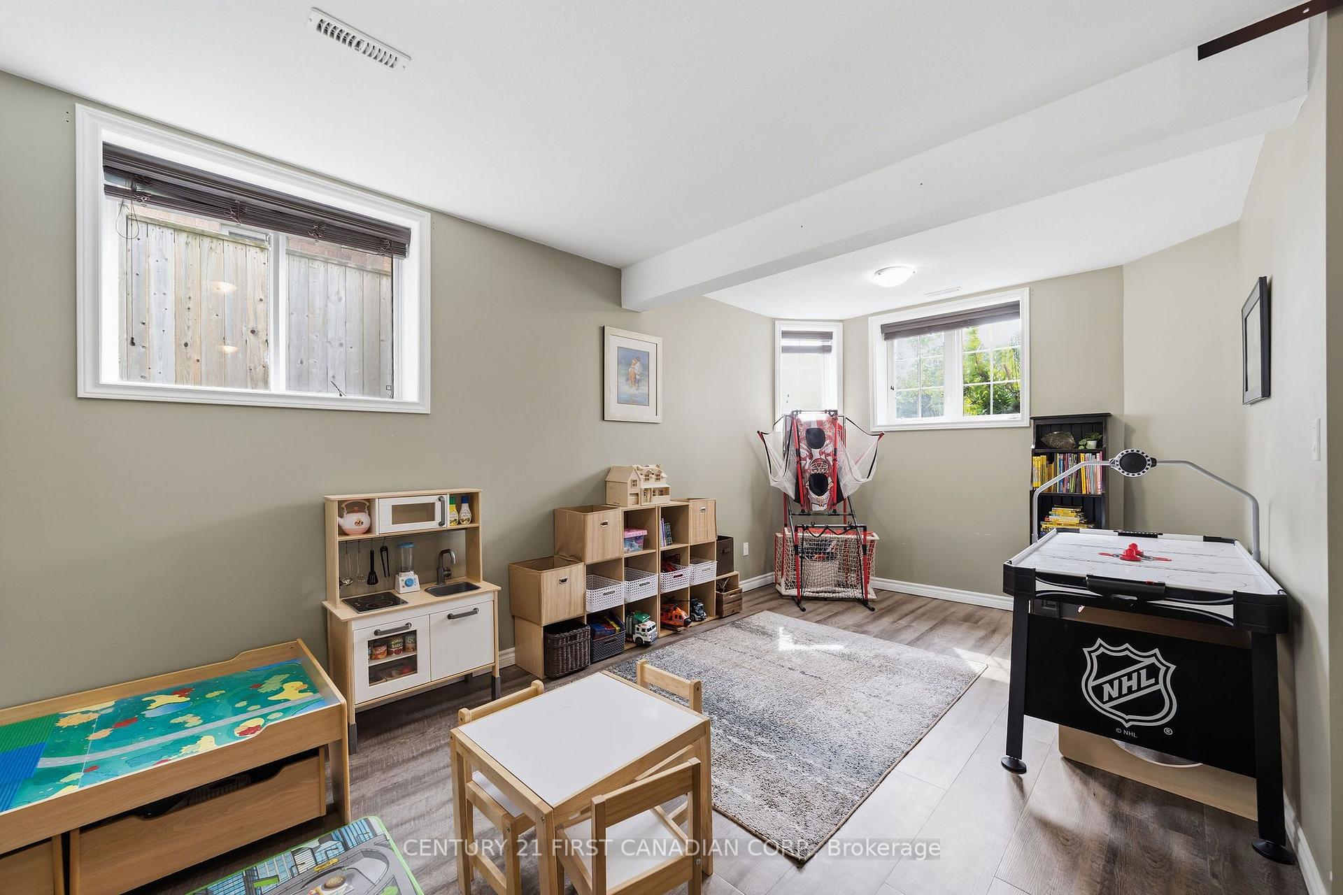 Photo 25 of 102 Watson Street, Lucan Biddulph, Lucan — HOMEH