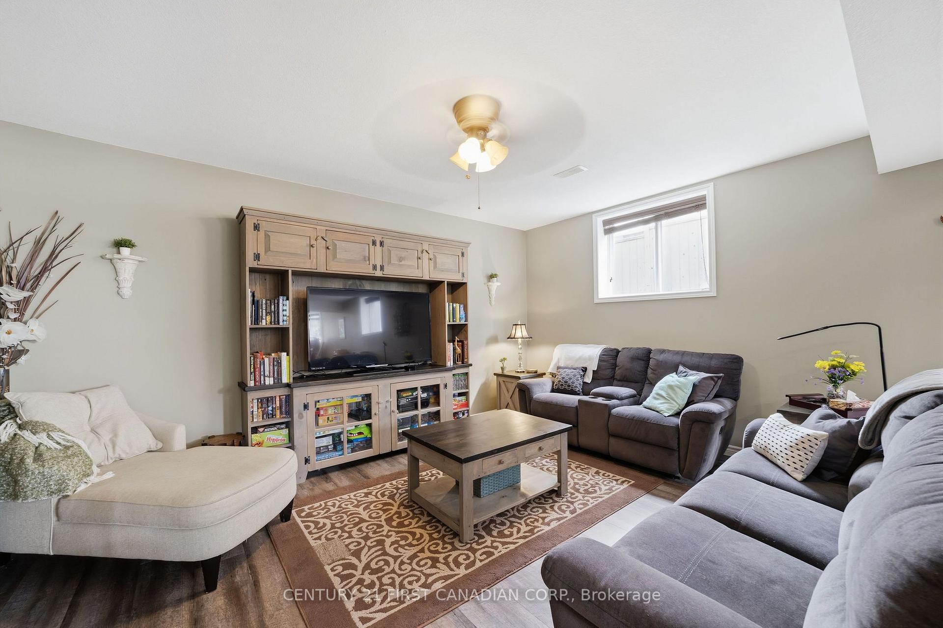 Photo 26 of 102 Watson Street, Lucan Biddulph, Lucan — HOMEH