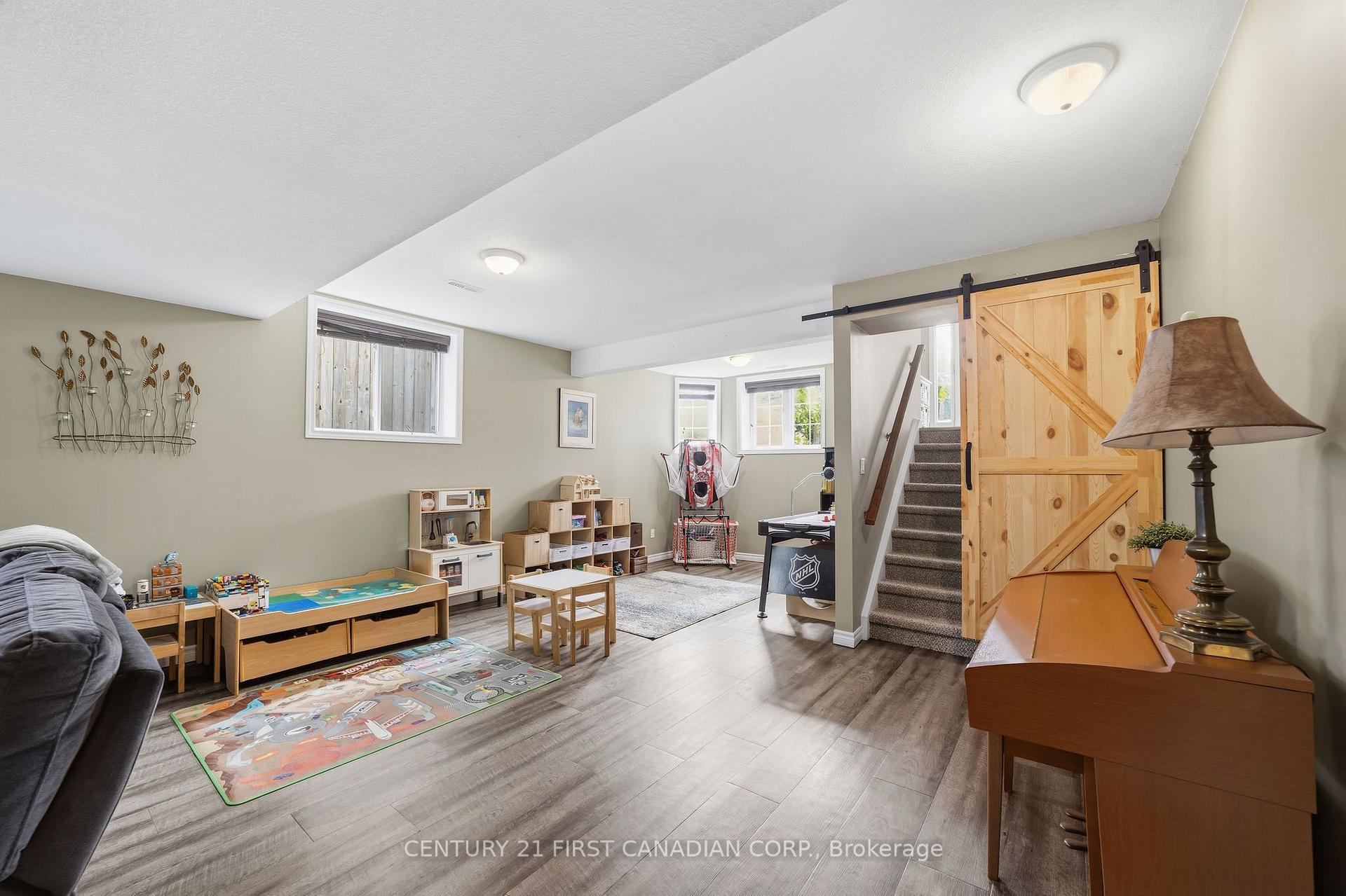 Photo 27 of 102 Watson Street, Lucan Biddulph, Lucan — HOMEH