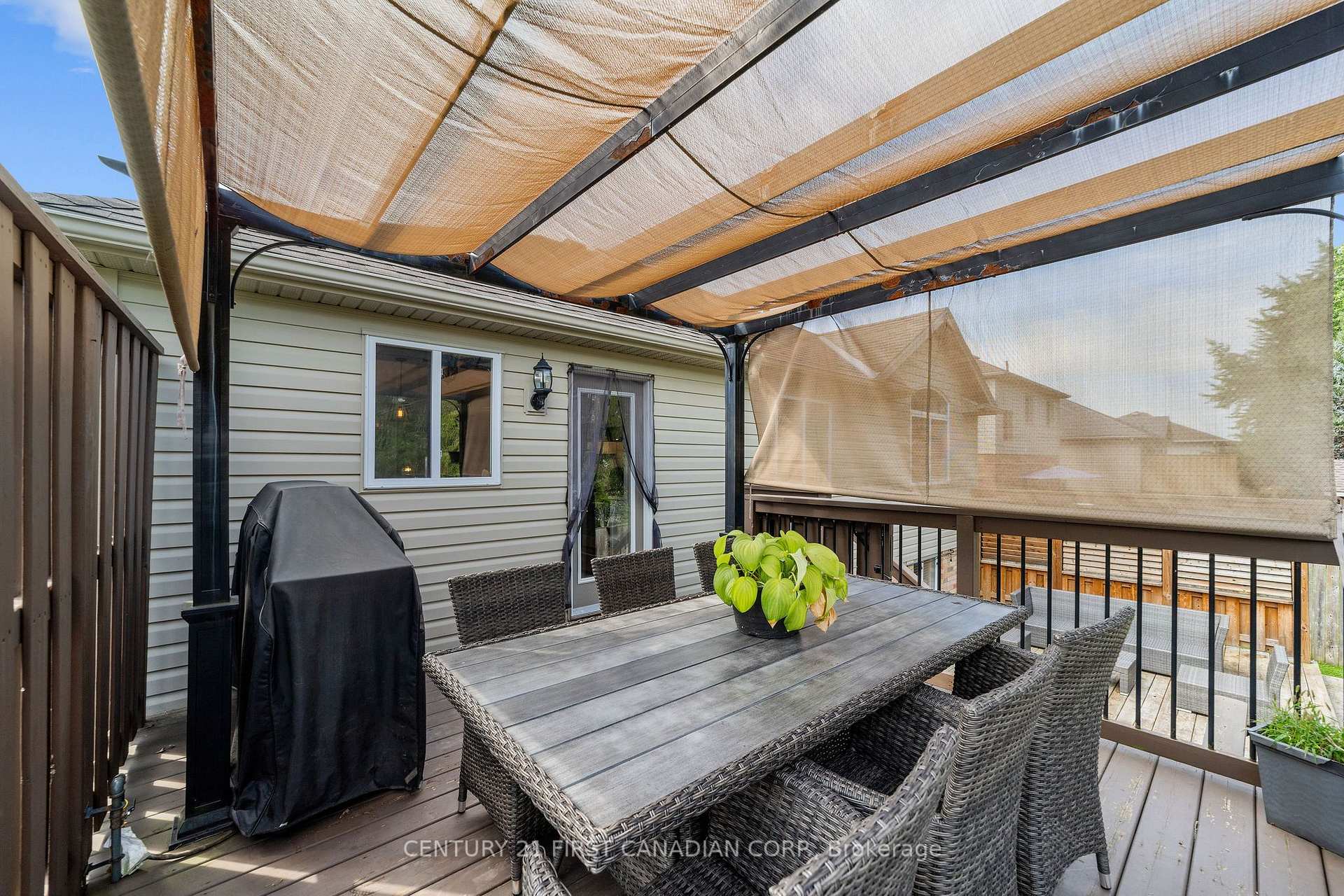 Photo 39 of 102 Watson Street, Lucan Biddulph, Lucan — HOMEH