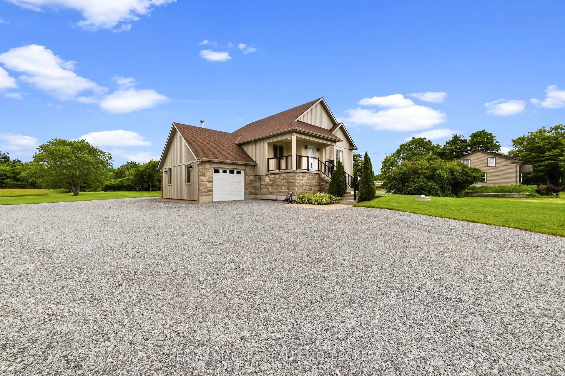 Photo 2 of 2876 3 Highway E, Port Colborne, Bethel — HOMEH