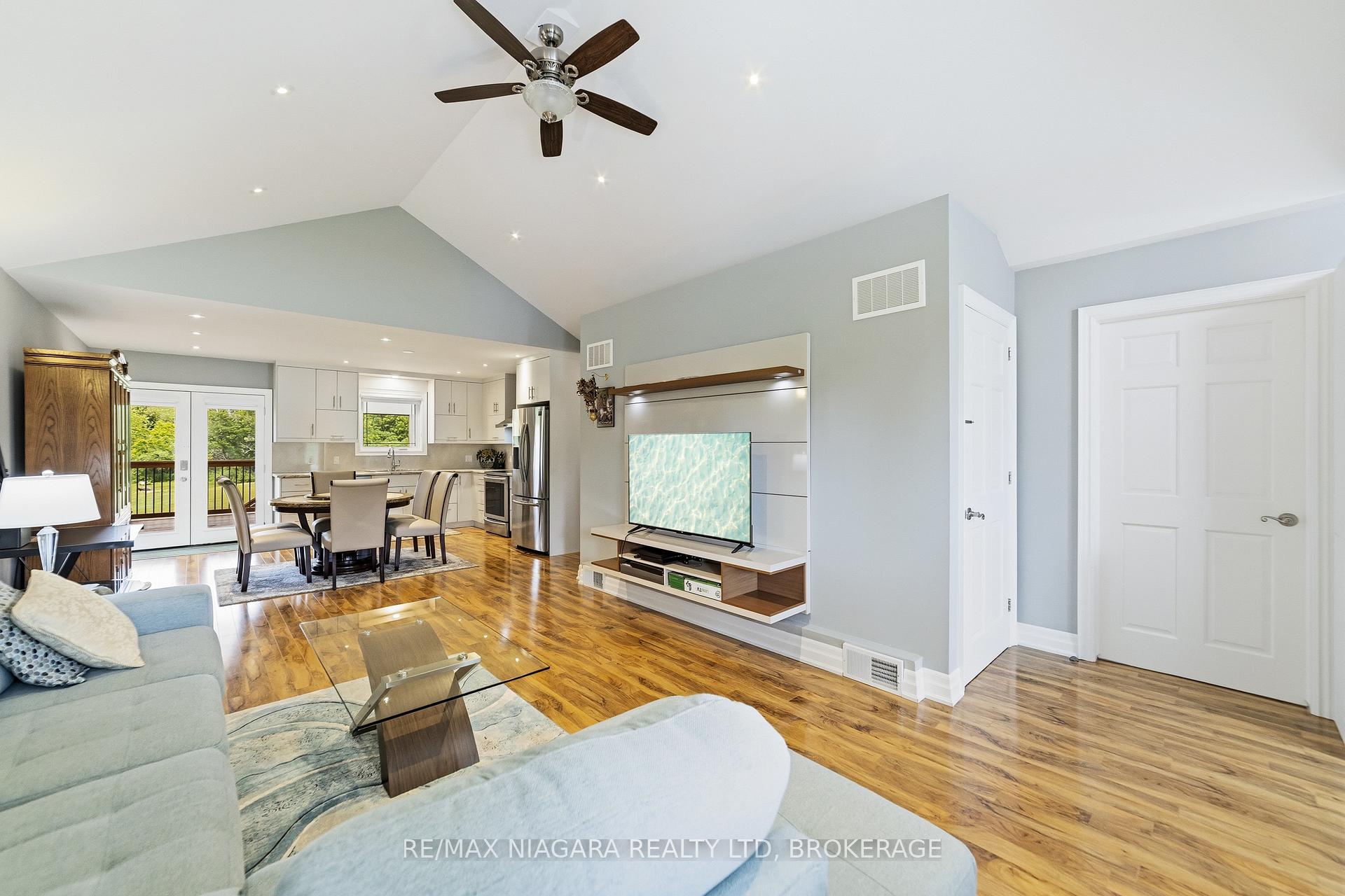 Photo 8 of 2876 3 Highway E, Port Colborne, Bethel — HOMEH