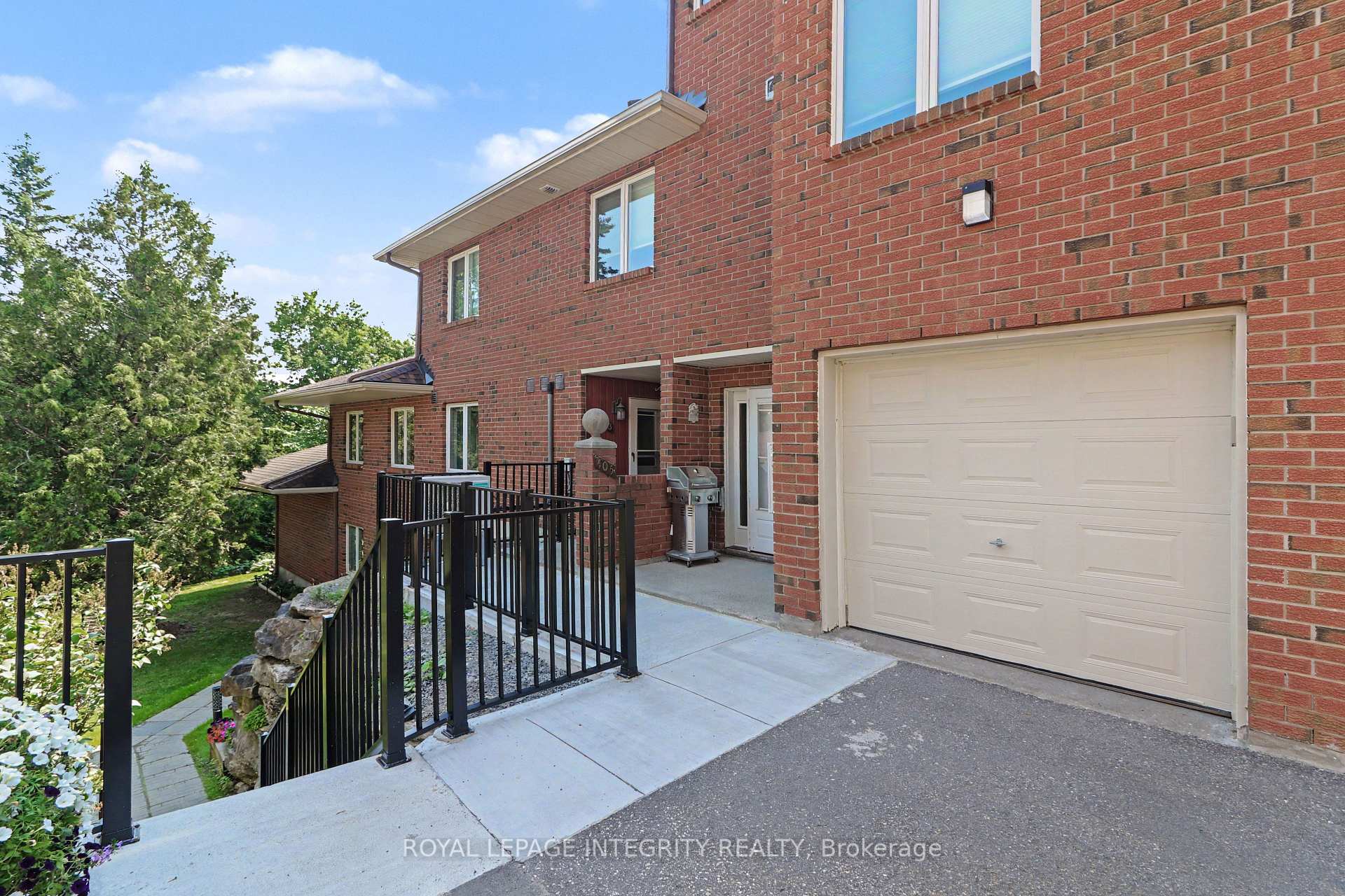 Photo of Unit 26, 403 Stratas Circuit