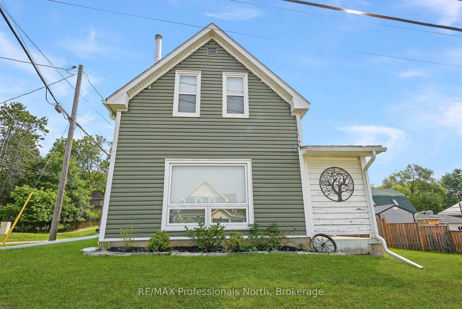 Photo 4 of 33 Maple Avenue, Dysart et al, Dysart — HOMEH