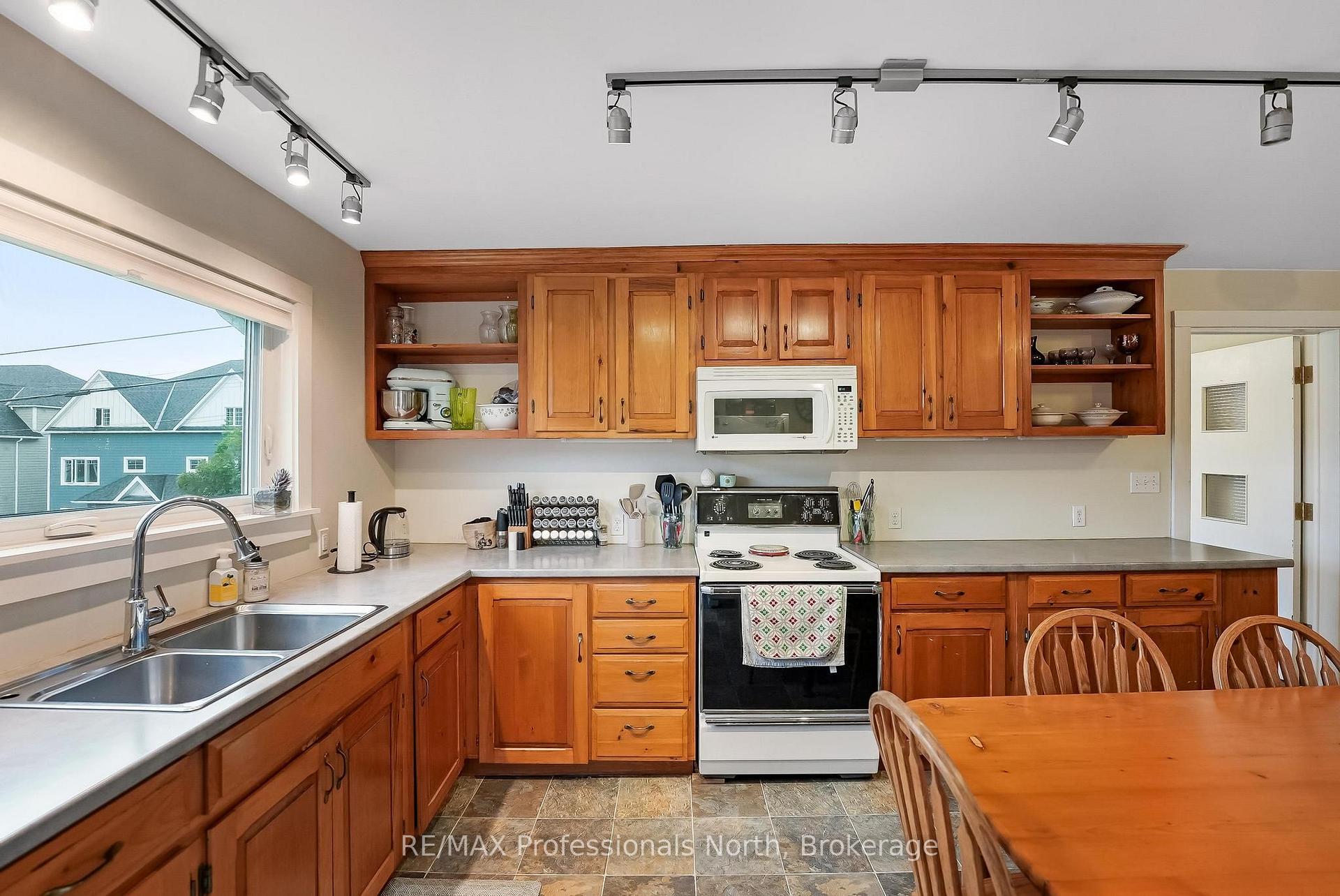 Photo 10 of 33 Maple Avenue, Dysart et al, Dysart — HOMEH