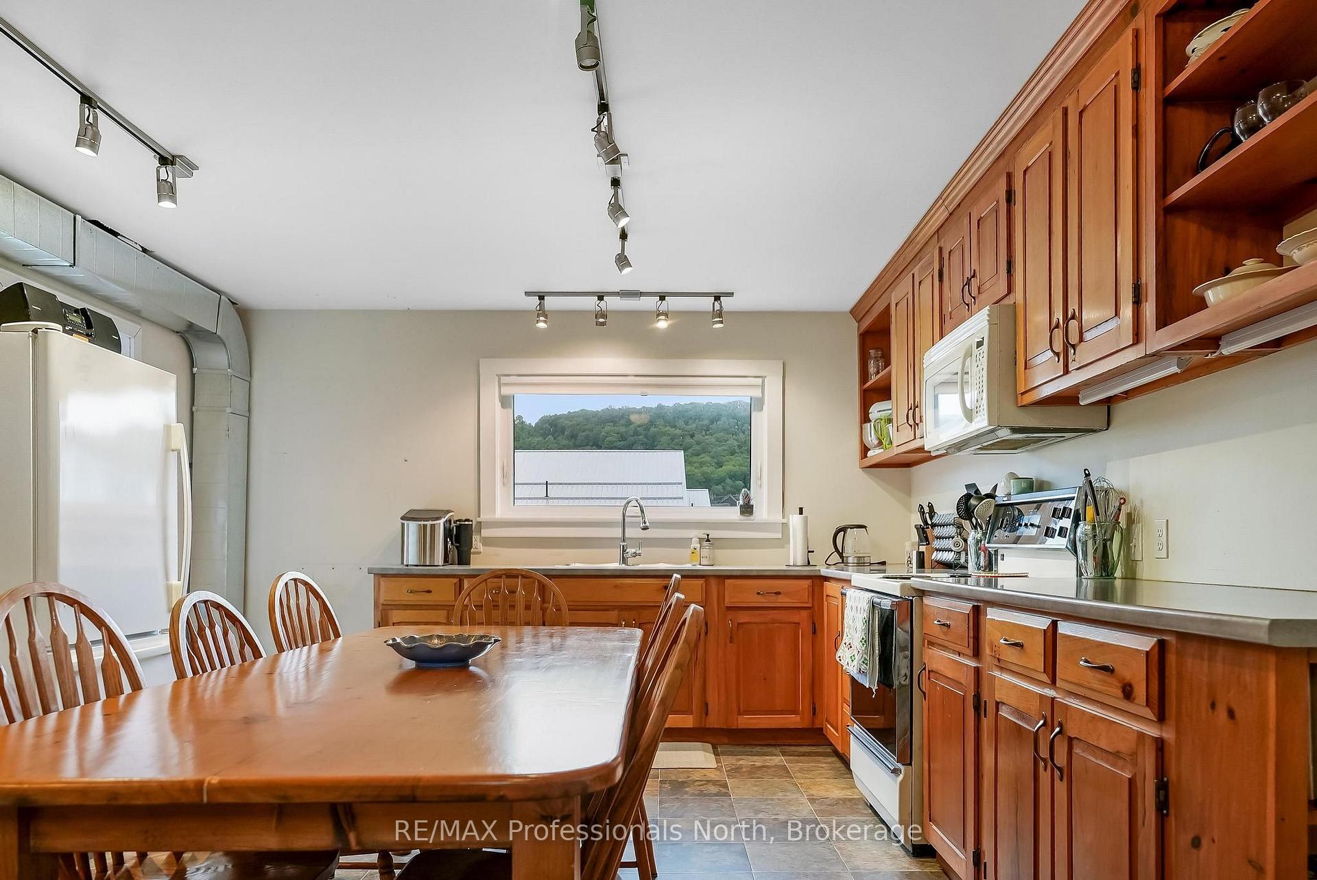 Photo 12 of 33 Maple Avenue, Dysart et al, Dysart — HOMEH