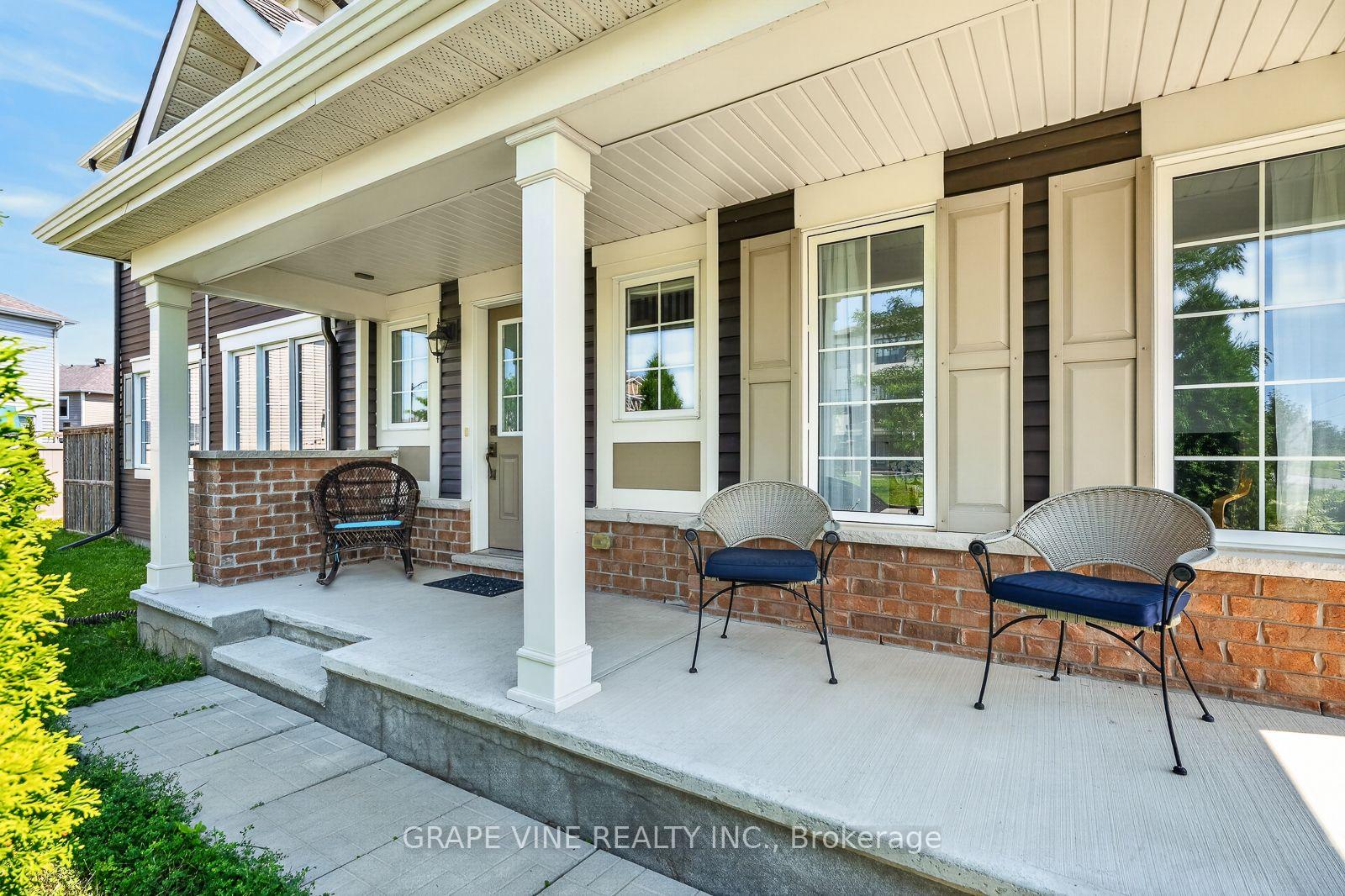 Photo 3 of 210 Clintonia Street, Ottawa, Kanata - Emerald Meadows/Trailwest — HOMEH