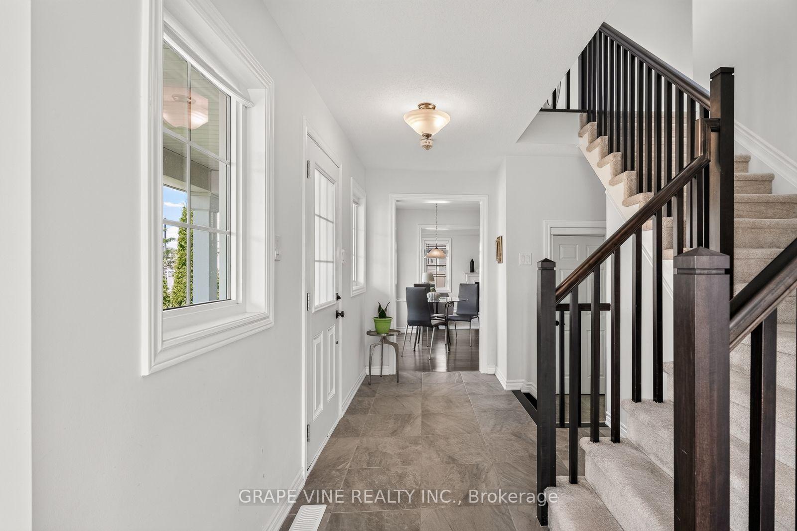 Photo 4 of 210 Clintonia Street, Ottawa, Kanata - Emerald Meadows/Trailwest — HOMEH