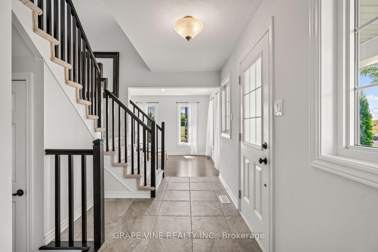 Photo 5 of 210 Clintonia Street, Ottawa, Kanata - Emerald Meadows/Trailwest — HOMEH