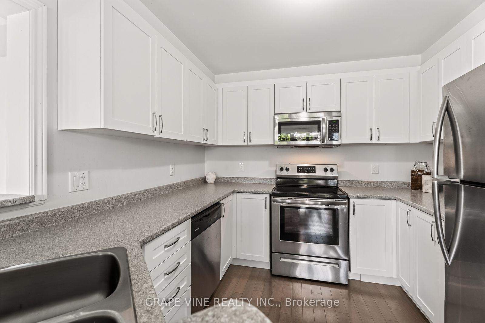 Photo 11 of 210 Clintonia Street, Ottawa, Kanata - Emerald Meadows/Trailwest — HOMEH