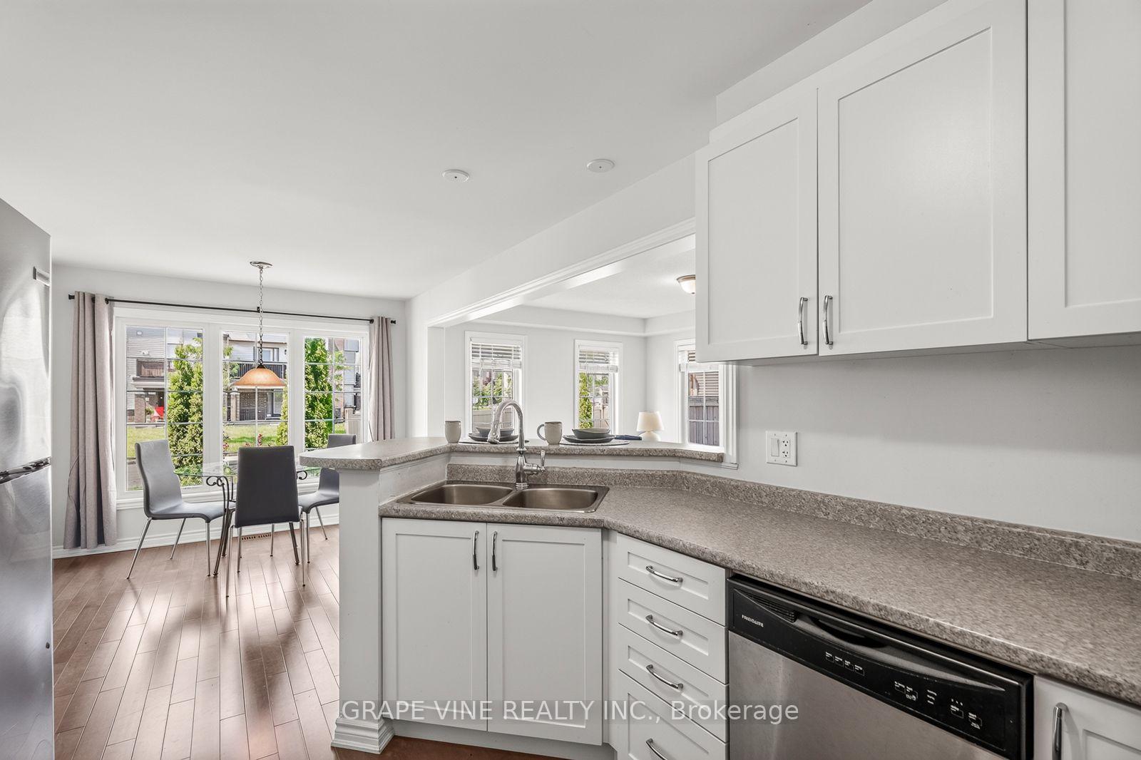 Photo 12 of 210 Clintonia Street, Ottawa, Kanata - Emerald Meadows/Trailwest — HOMEH