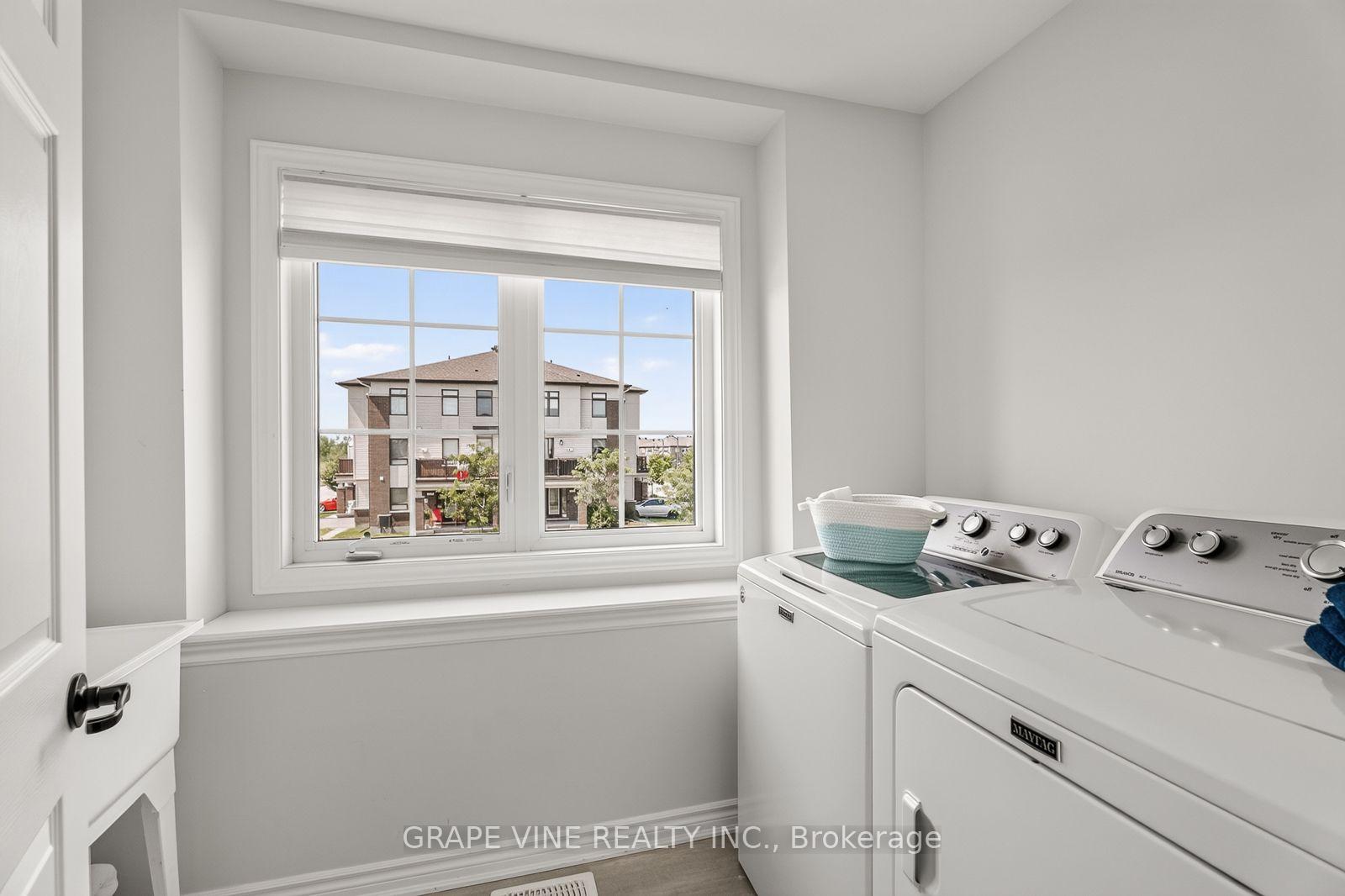 Photo 19 of 210 Clintonia Street, Ottawa, Kanata - Emerald Meadows/Trailwest — HOMEH