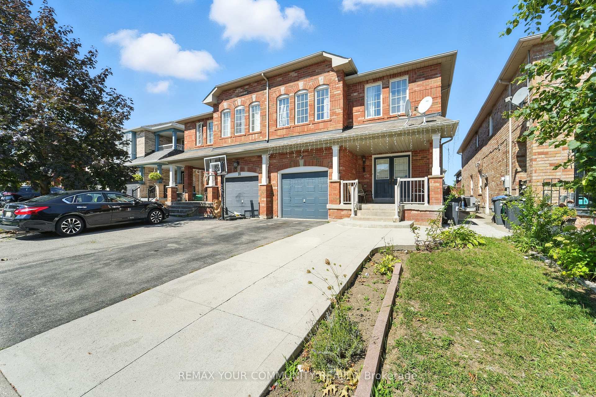 Photo 2 of 20 Capistro Street E, Brampton, Fletcher's Meadow — HOMEH