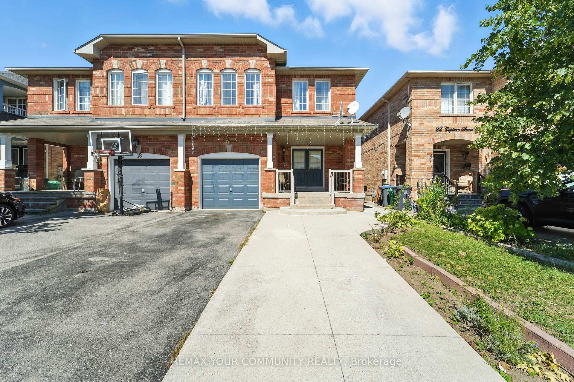 Photo 3 of 20 Capistro Street E, Brampton, Fletcher's Meadow — HOMEH
