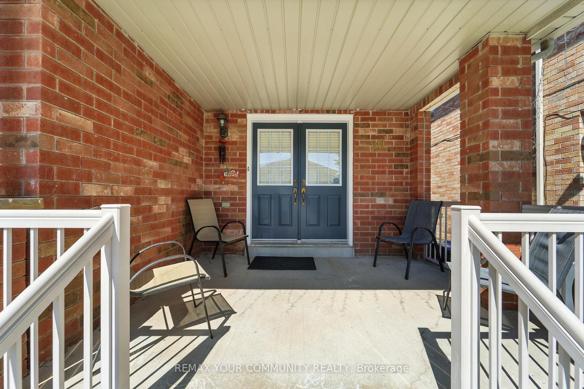 Photo 5 of 20 Capistro Street E, Brampton, Fletcher's Meadow — HOMEH