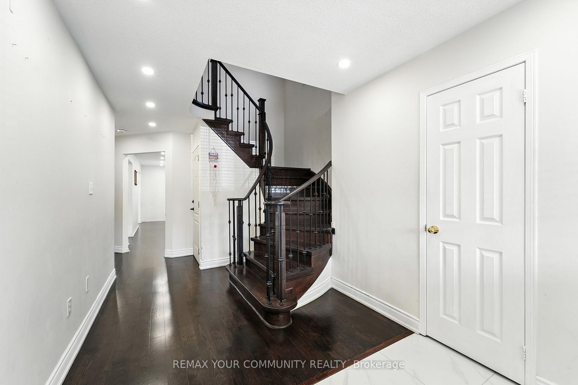 Photo 6 of 20 Capistro Street E, Brampton, Fletcher's Meadow — HOMEH