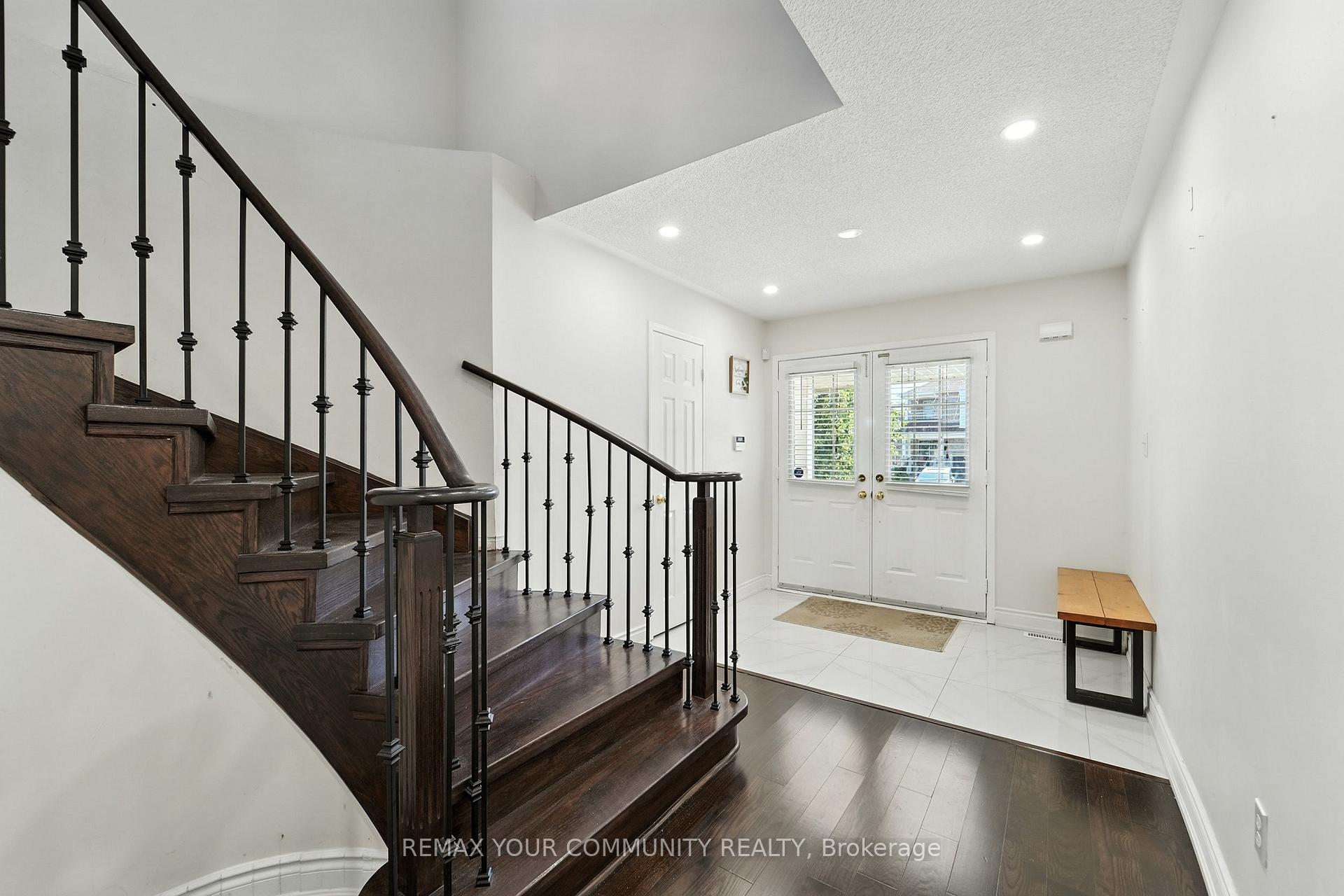 Photo 7 of 20 Capistro Street E, Brampton, Fletcher's Meadow — HOMEH