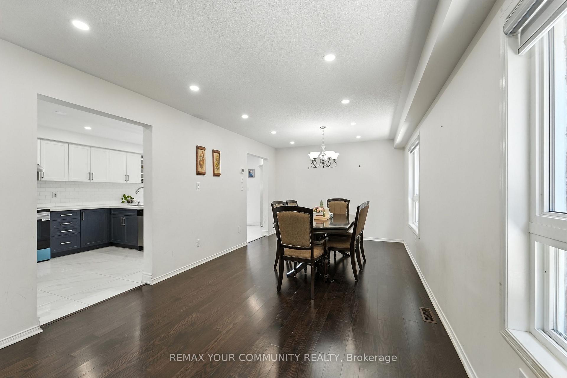 Photo 8 of 20 Capistro Street E, Brampton, Fletcher's Meadow — HOMEH