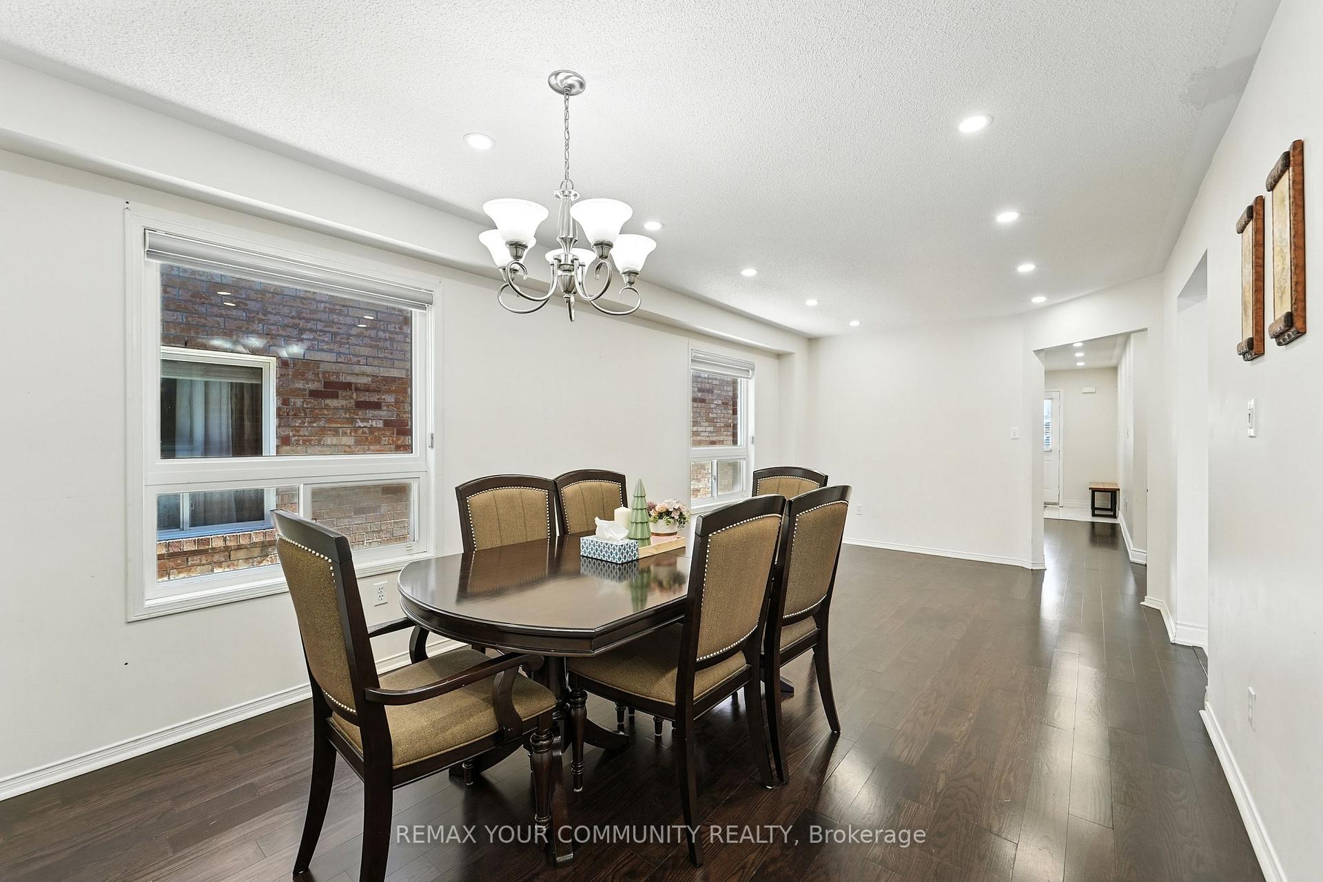 Photo 9 of 20 Capistro Street E, Brampton, Fletcher's Meadow — HOMEH