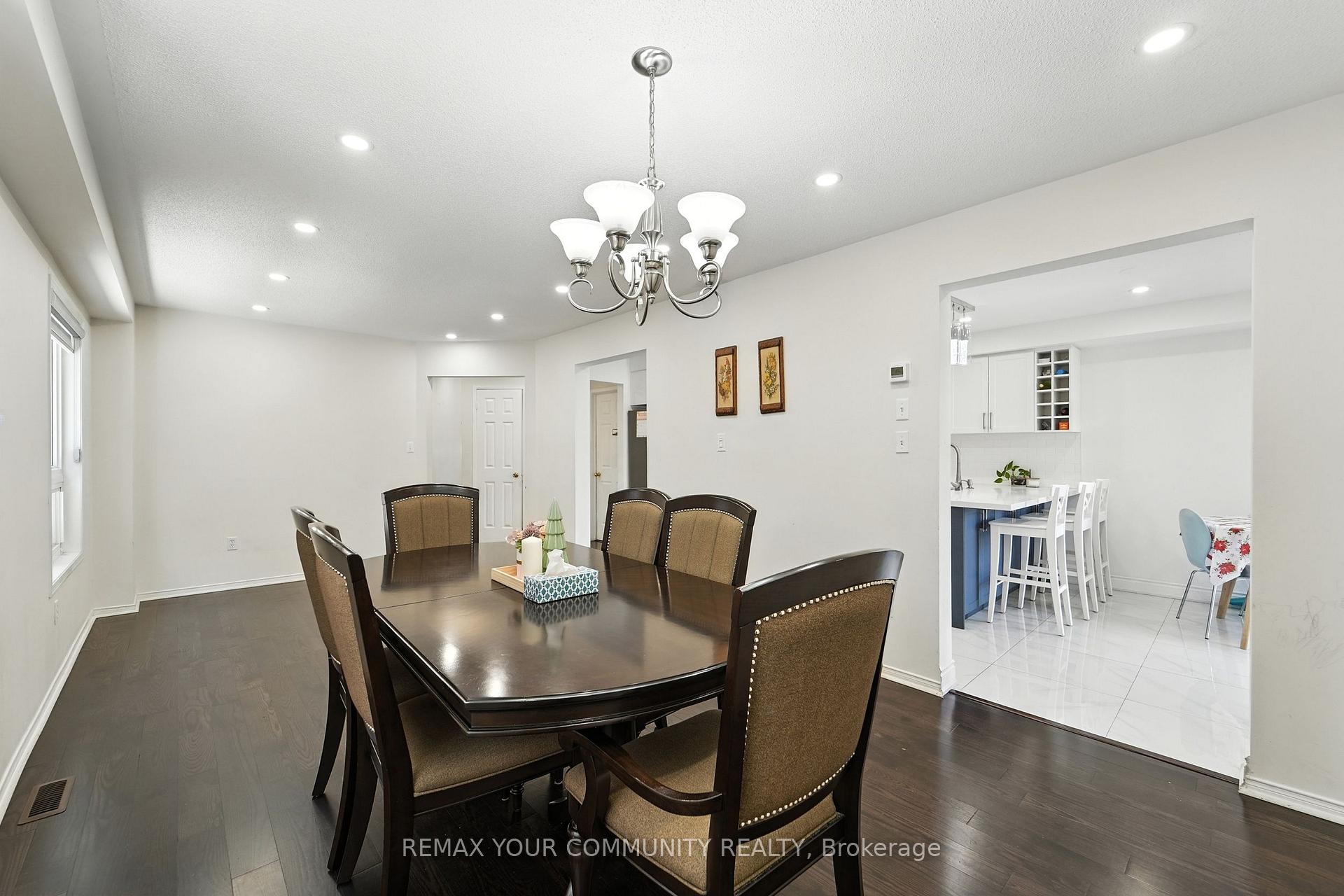 Photo 10 of 20 Capistro Street E, Brampton, Fletcher's Meadow — HOMEH