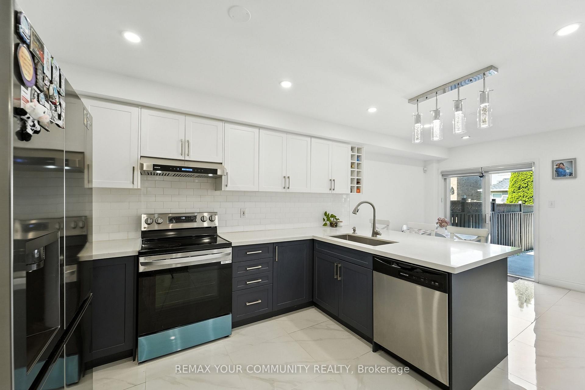Photo 11 of 20 Capistro Street E, Brampton, Fletcher's Meadow — HOMEH