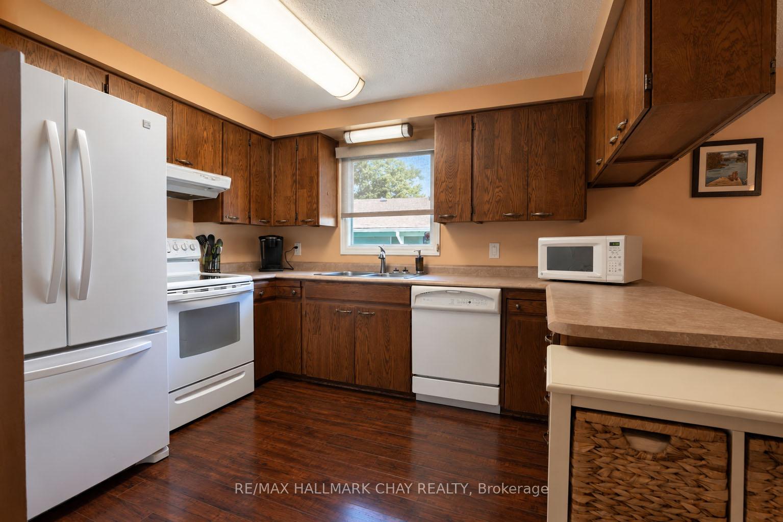 Photo 5 of 45 Tamarack Drive, Oro-Medonte, Rural Oro-Medonte — HOMEH