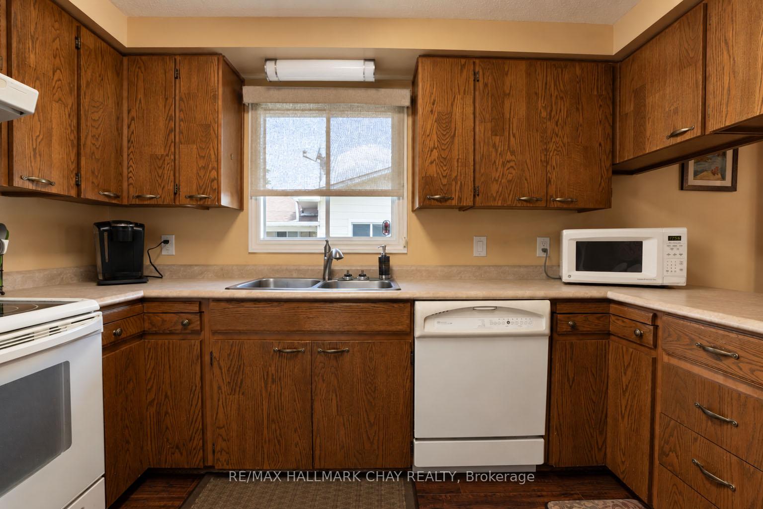 Photo 6 of 45 Tamarack Drive, Oro-Medonte, Rural Oro-Medonte — HOMEH