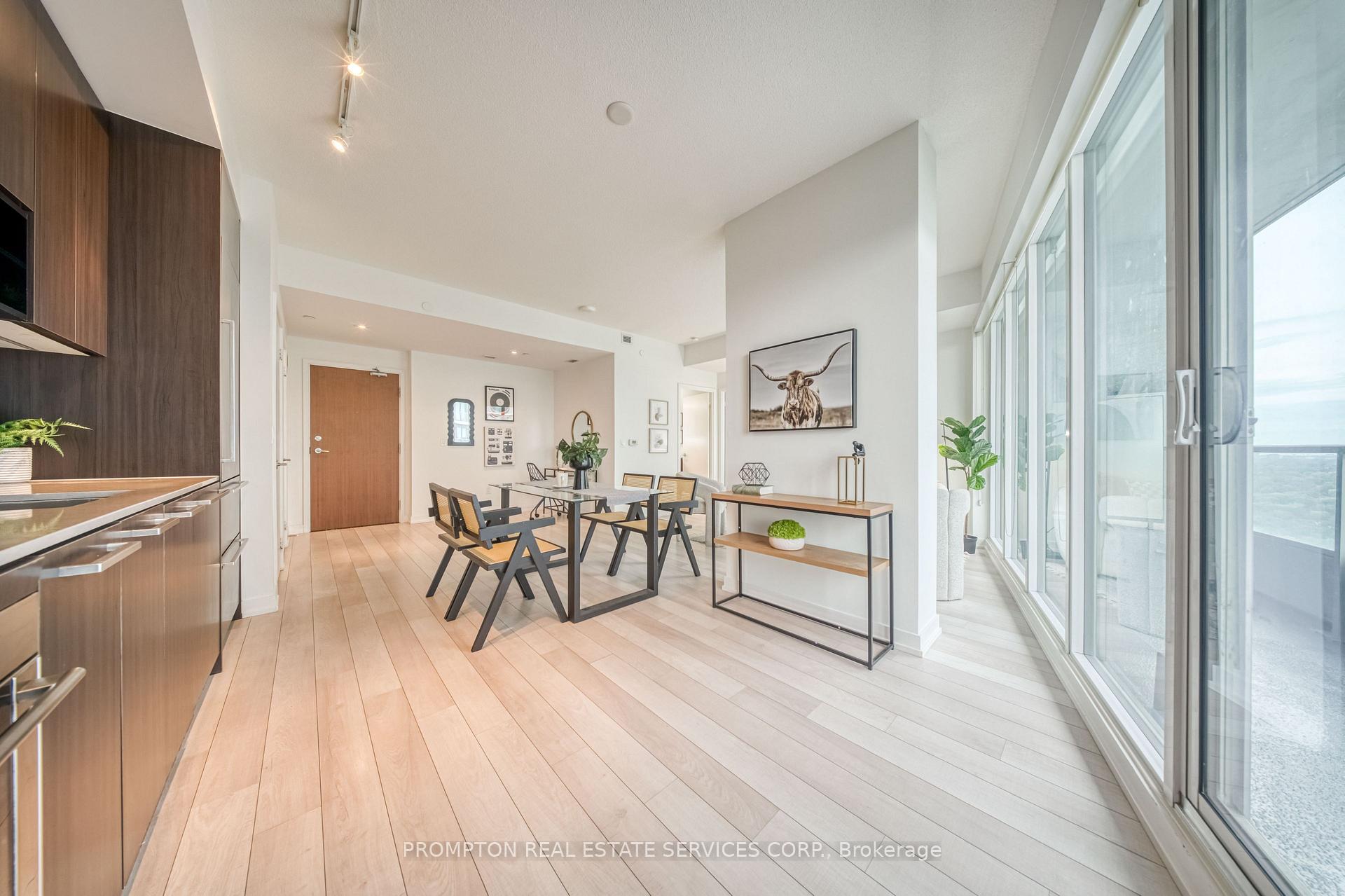 Photo 7 of Unit 2807, 117 Mcmahon Drive, North York, Bayview Village — HOMEH