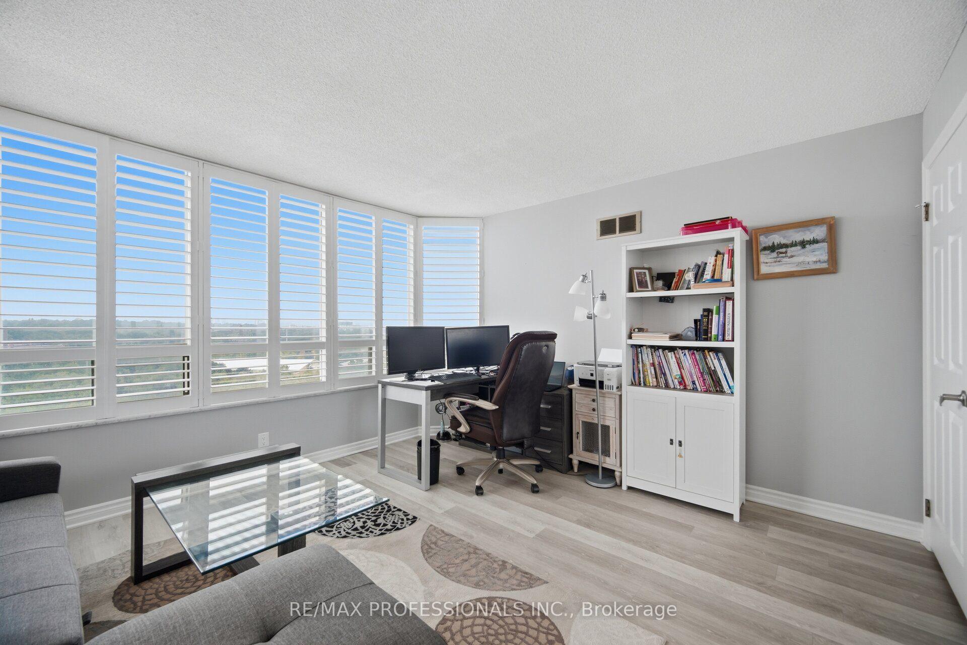 Photo 10 of Unit 1411, 1 Aberfoyle Crescent, Etobicoke, Islington-City Centre West — HOMEH