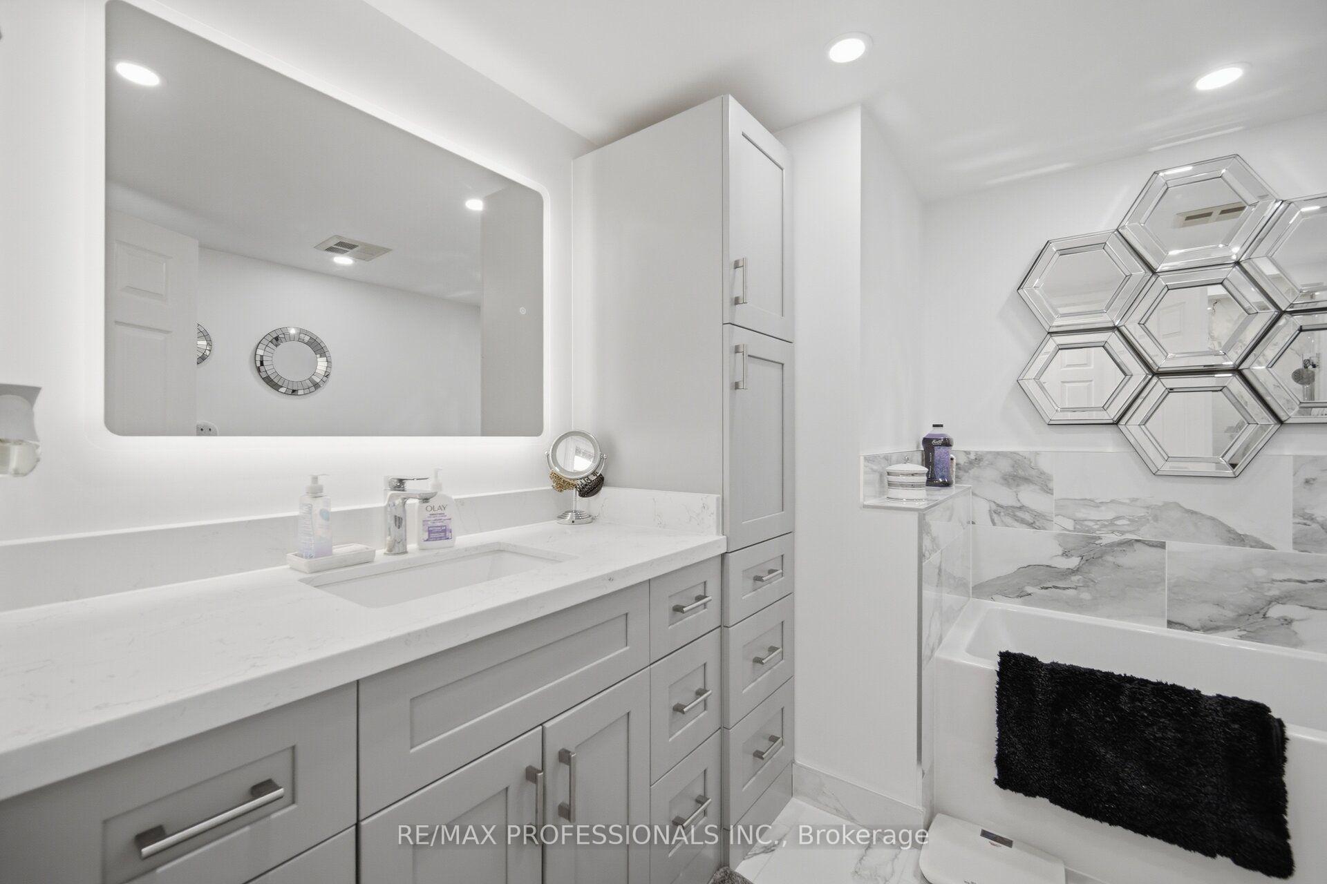 Photo 37 of Unit 1411, 1 Aberfoyle Crescent, Etobicoke, Islington-City Centre West — HOMEH