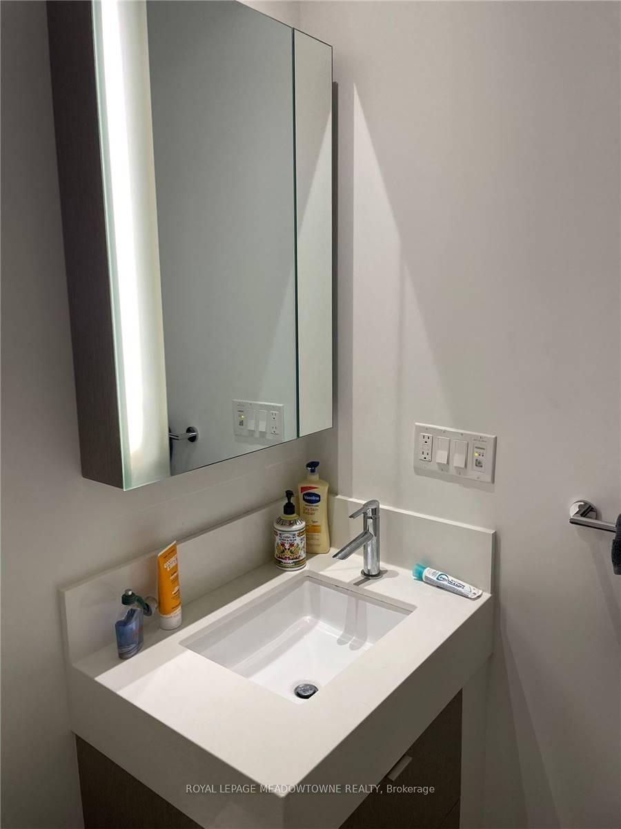 Photo 35 of Unit 5404, 10 York Street, Toronto, Waterfront Communities — HOMEH