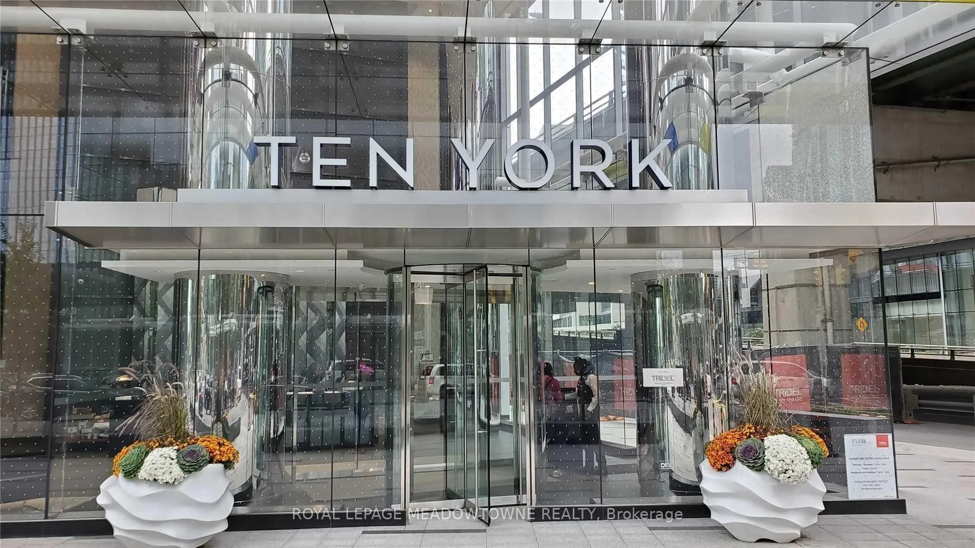 Photo 4 of Unit 5404, 10 York Street, Toronto, Waterfront Communities — HOMEH
