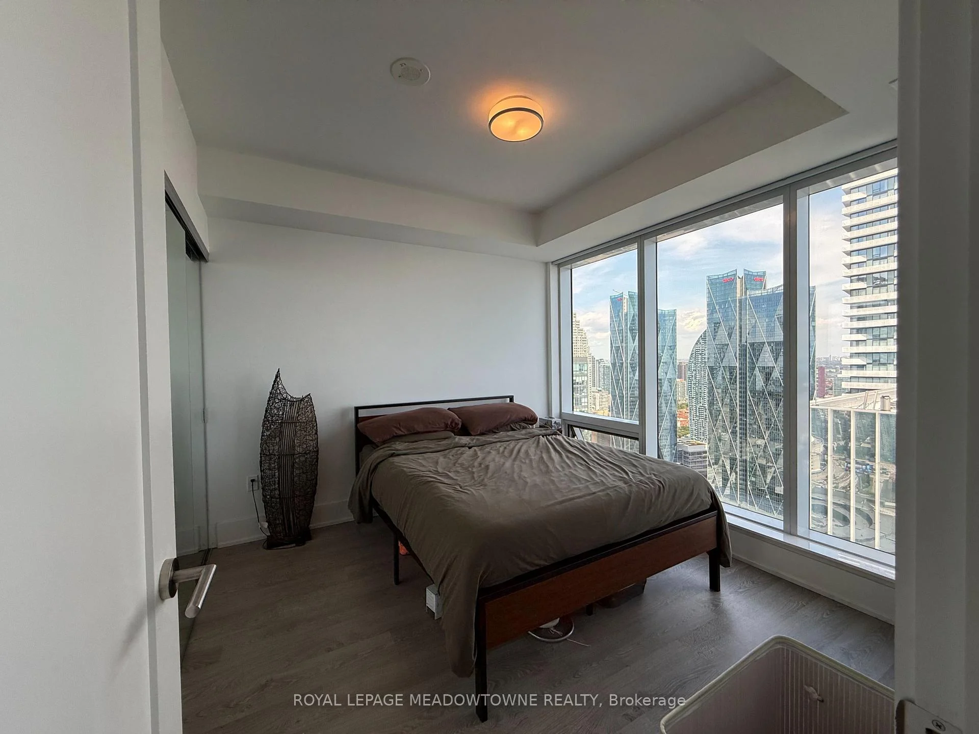 Photo 38 of Unit 5404, 10 York Street, Toronto, Waterfront Communities — HOMEH