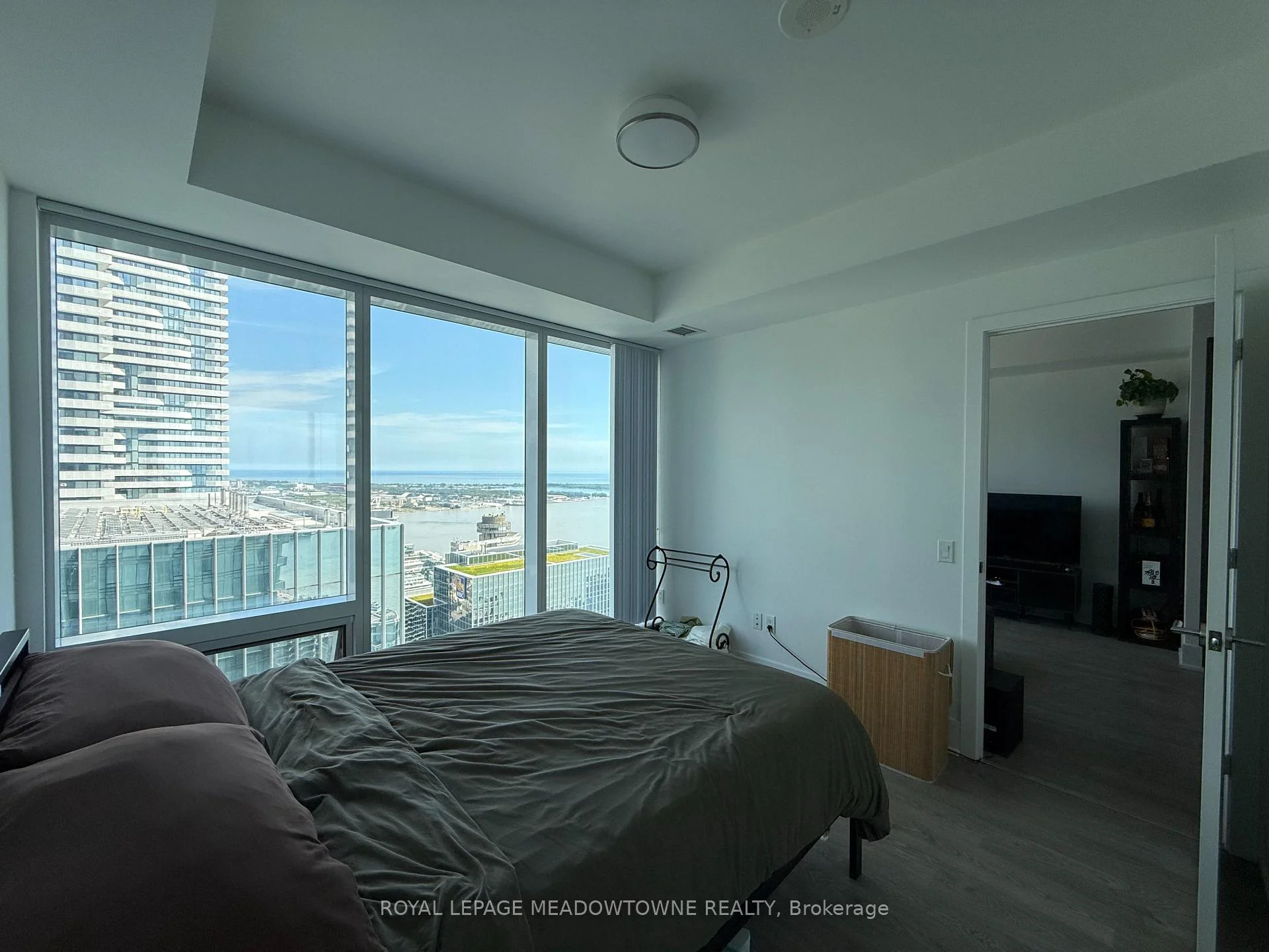 Photo 40 of Unit 5404, 10 York Street, Toronto, Waterfront Communities — HOMEH
