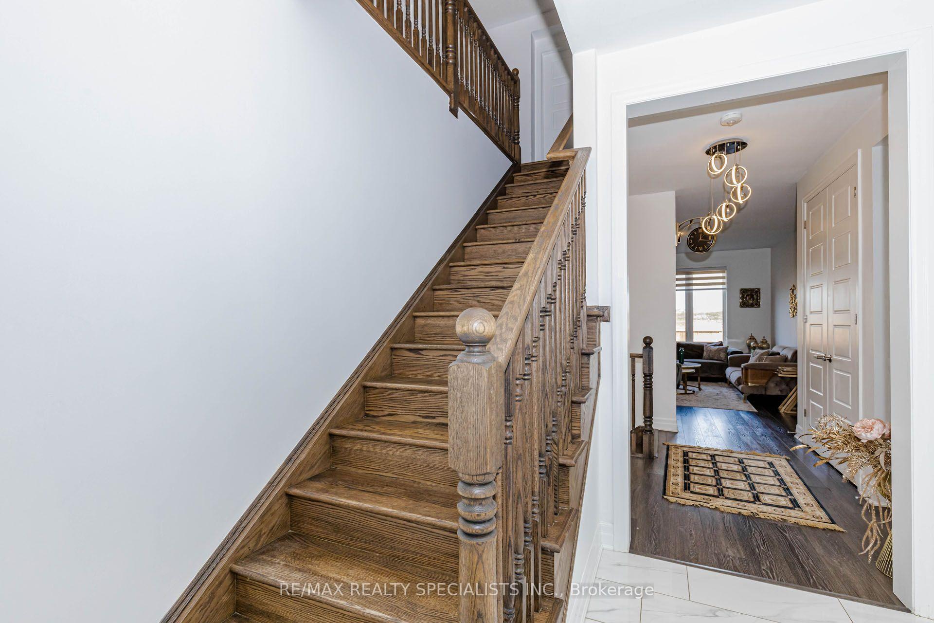 Photo 5 of 455 Gordon Krantz Avenue, Milton, Ford — HOMEH