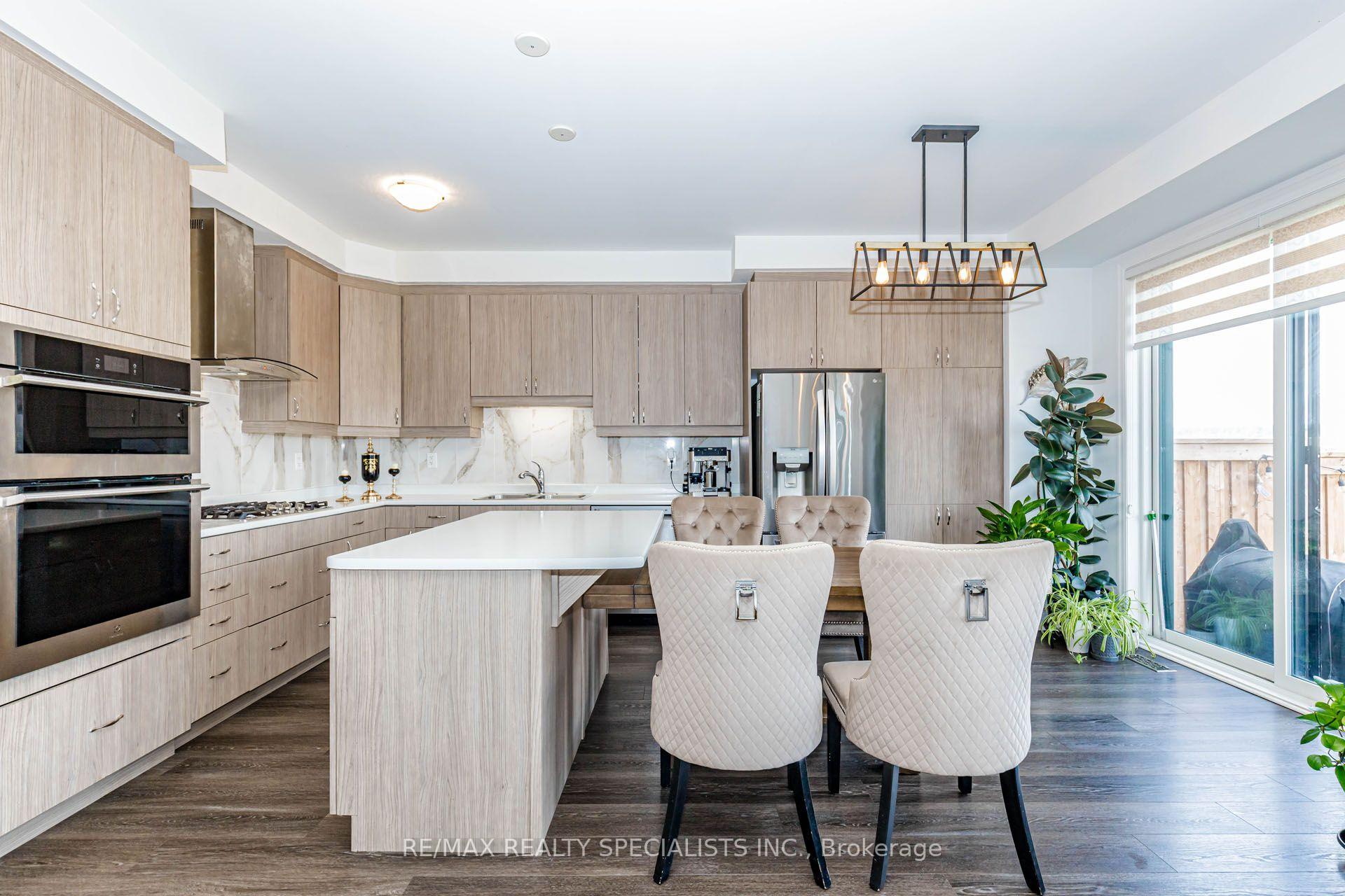 Photo 10 of 455 Gordon Krantz Avenue, Milton, Ford — HOMEH