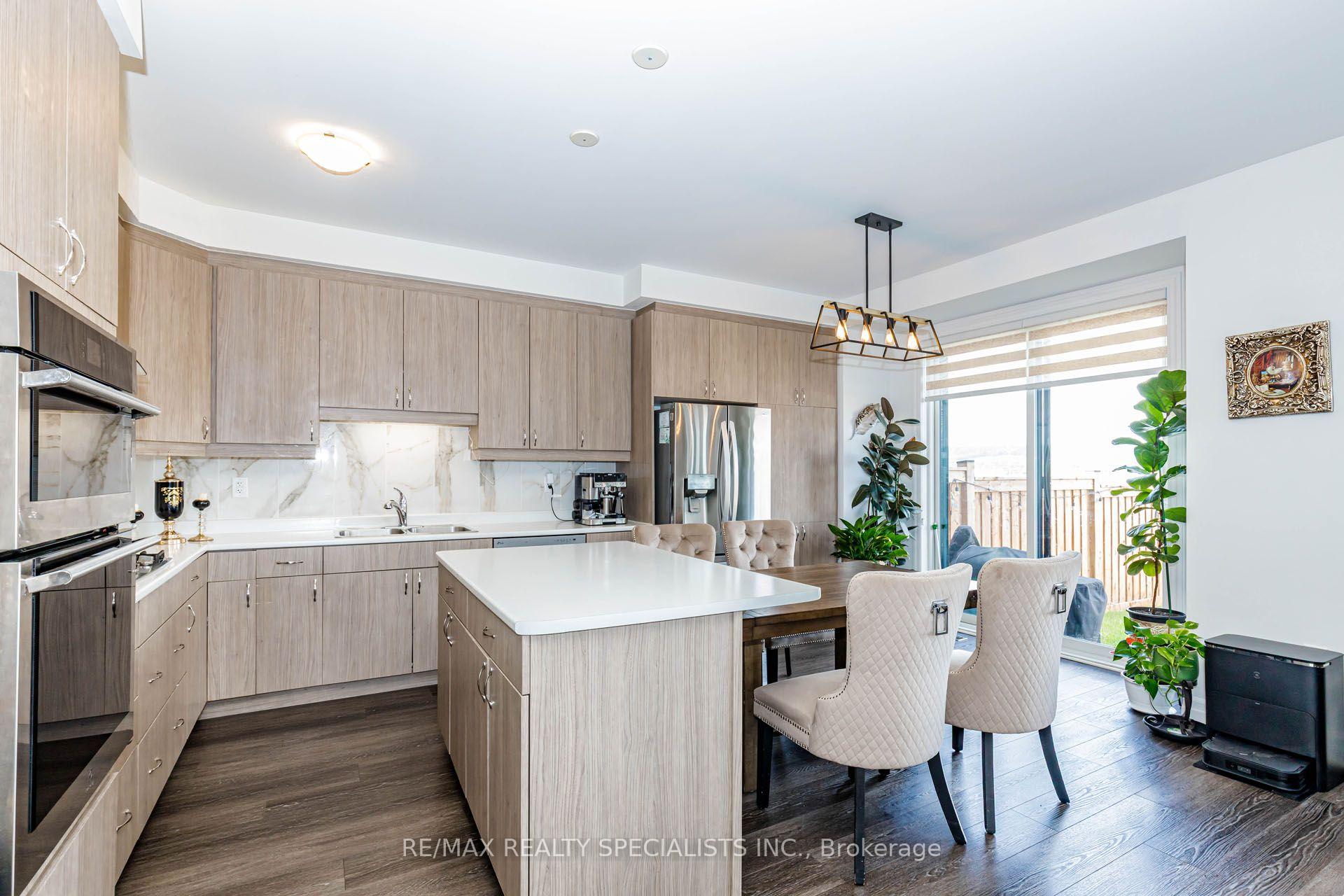 Photo 11 of 455 Gordon Krantz Avenue, Milton, Ford — HOMEH