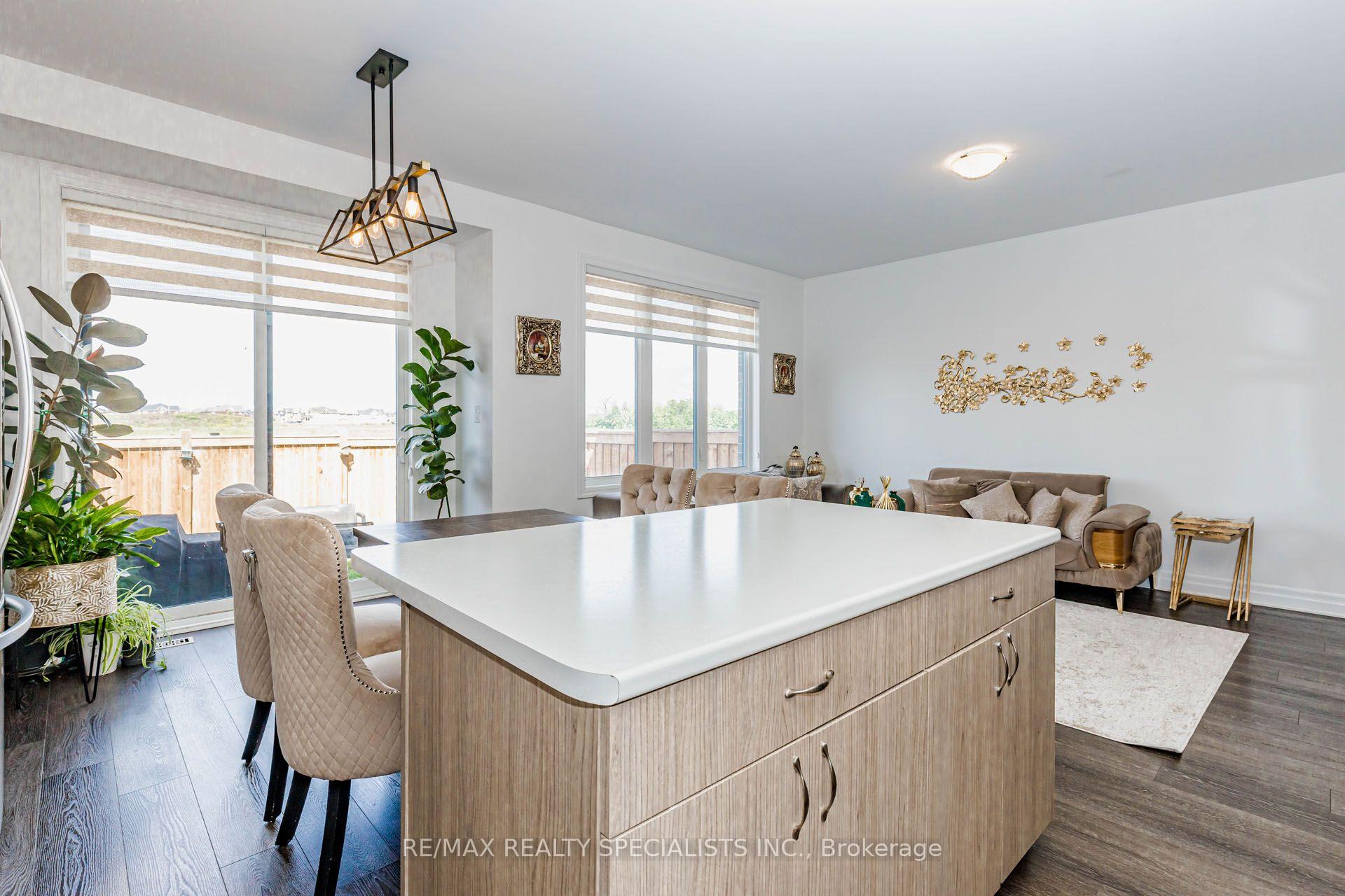 Photo 17 of 455 Gordon Krantz Avenue, Milton, Ford — HOMEH