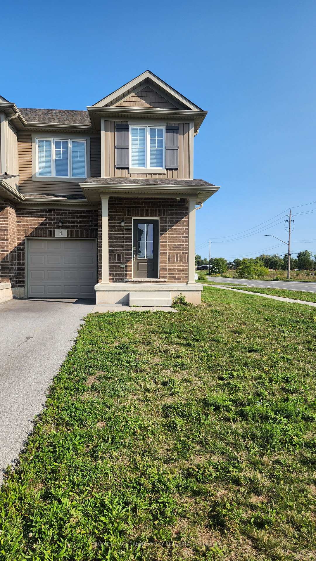 Photo 1 of 4 Sycamore Street, Welland, West Welland — HOMEH