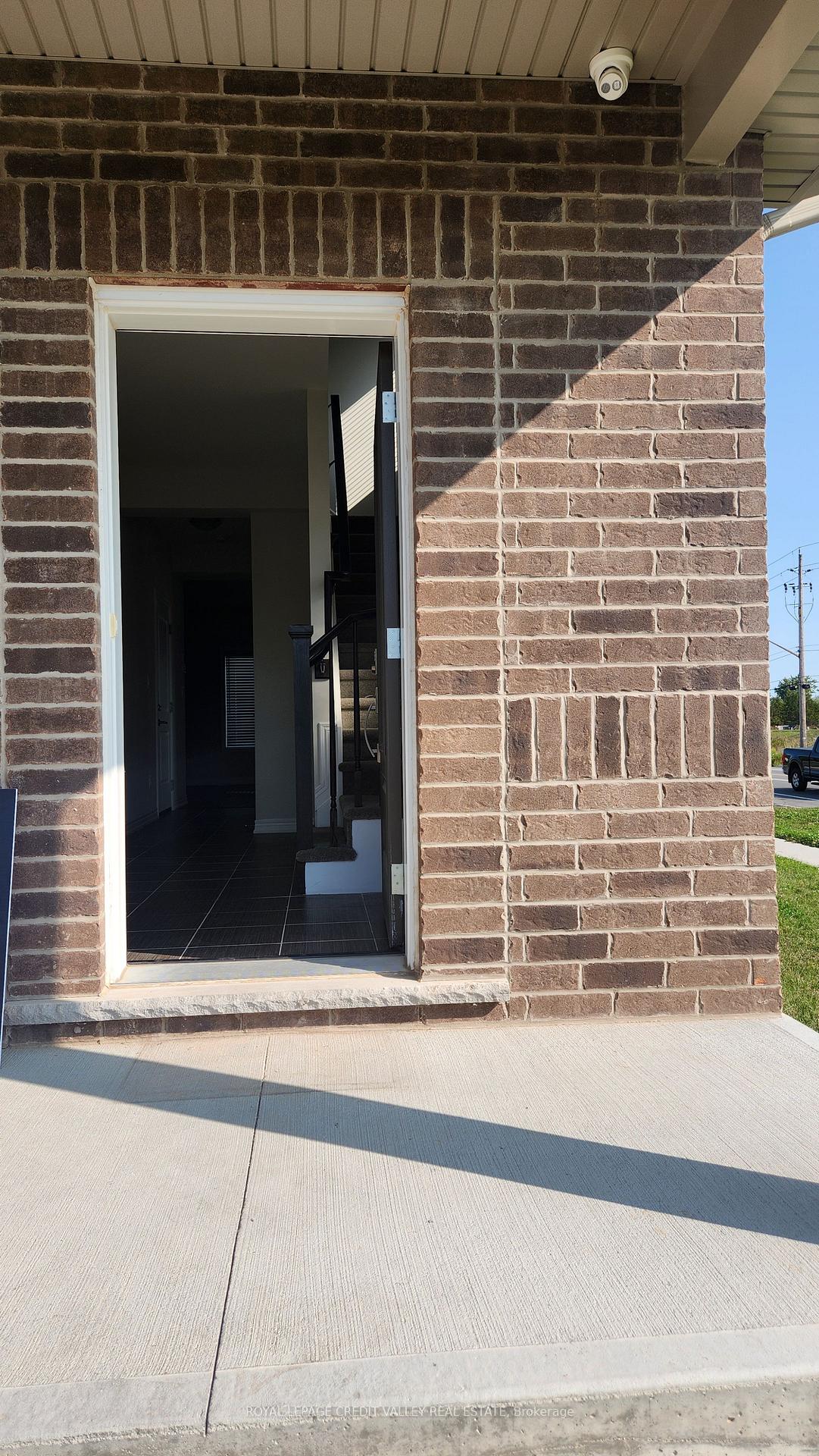 Photo 7 of 4 Sycamore Street, Welland, West Welland — HOMEH